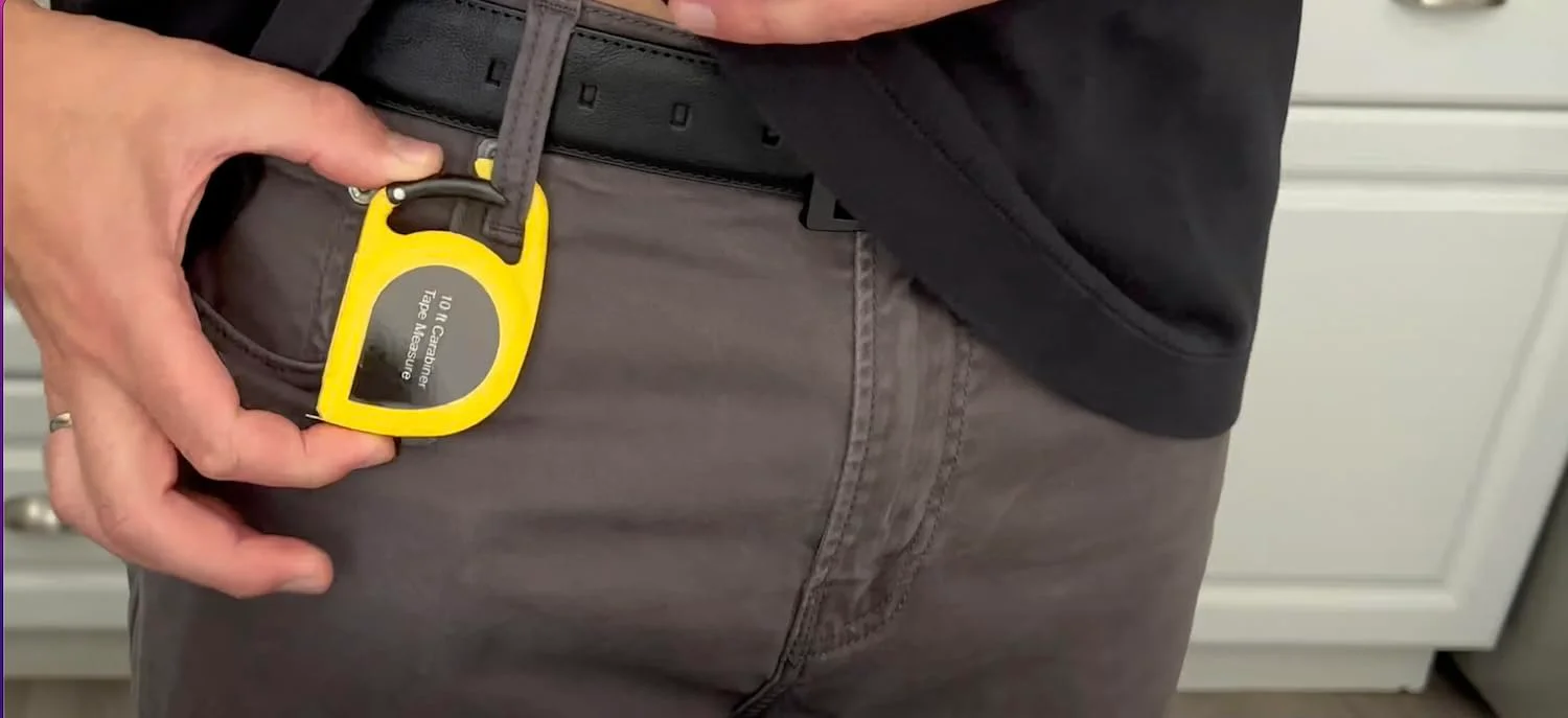 متر جیبی کارابینری - متریک و امپریال 300 سانتی متر - تیغه فلزی، خواندن سریع، قفل خودکار و اندازه جیبی، بدنه ضد ضربه، ایده آل برای استفاده در خانه و محل کار