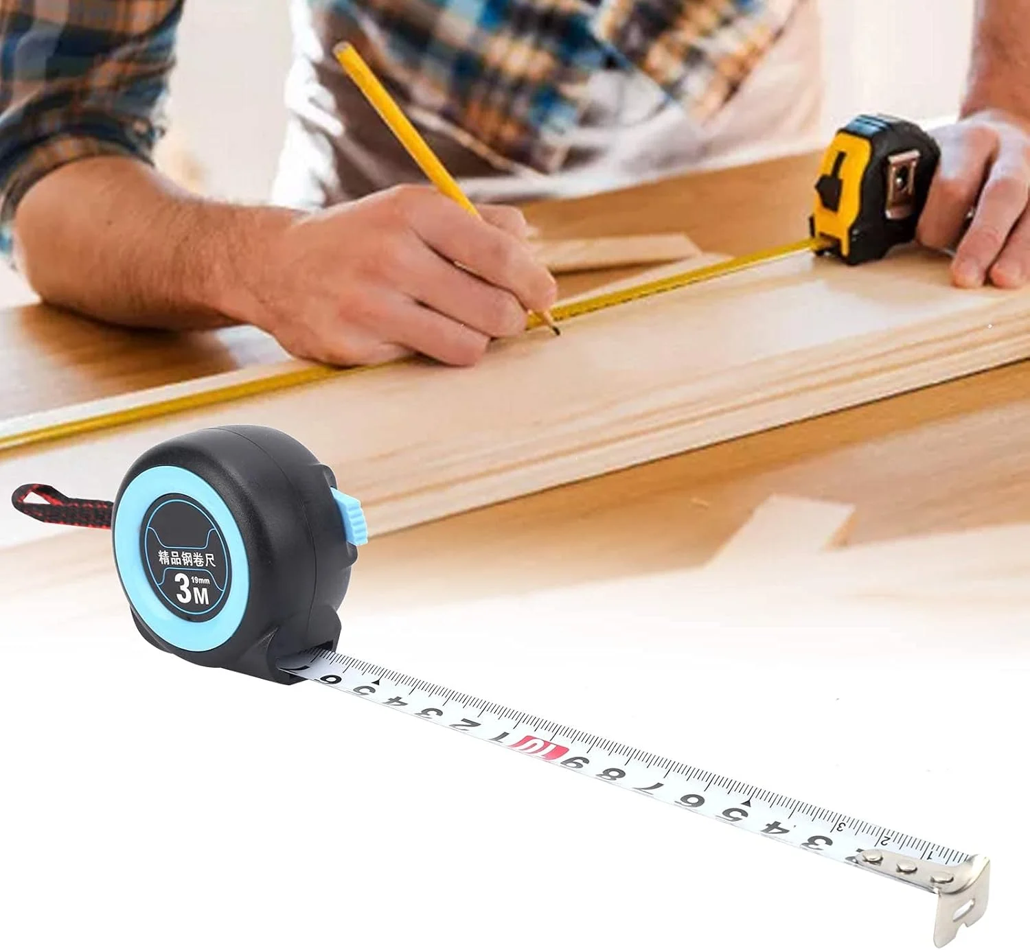 متر نواری جمع شونده سوراندی 3 متری، مقیاس متریک، تیغه پهن 1.8 سانتی متری با قابلیت خواندن آسان و گیره کمربند برای نقشه برداران، مصارف خانگی، نجاران، مشکی آبی