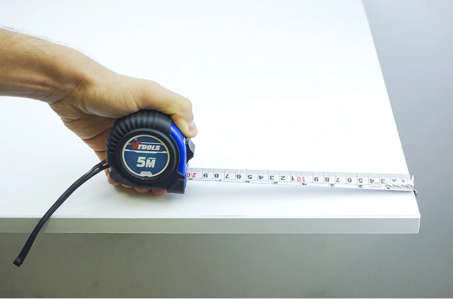 متر نواری 5 متری VTOOLS، ضخامت تیغه 1 میلی متر، متر نواری خود قفل شونده، خوانا، دارای قلاب مغناطیسی و بدنه ضد ضربه، VT2178 متر نواری 5 متری VTOOLS، ضخامت تیغه 1 میلی متر، متر نواری خود قفل شونده، خوانا، دارای قلاب مغناطیسی و بدنه ضد ضربه، VT2178