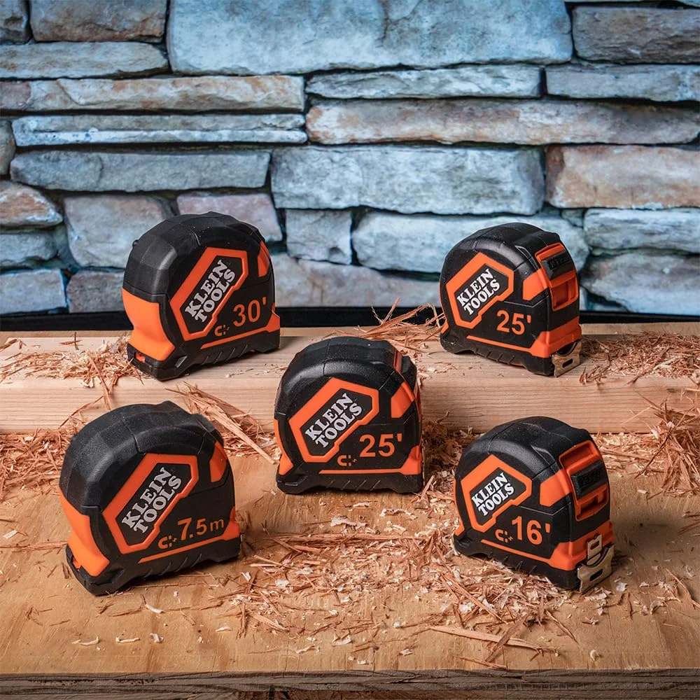 متر نواری کلاین تولز 9230، متر اندازه گیری سنگین با تیغه نایلونی تقویت شده دو طرفه 30 فوتی با قلاب دوبل و گیره کمربند فلزی