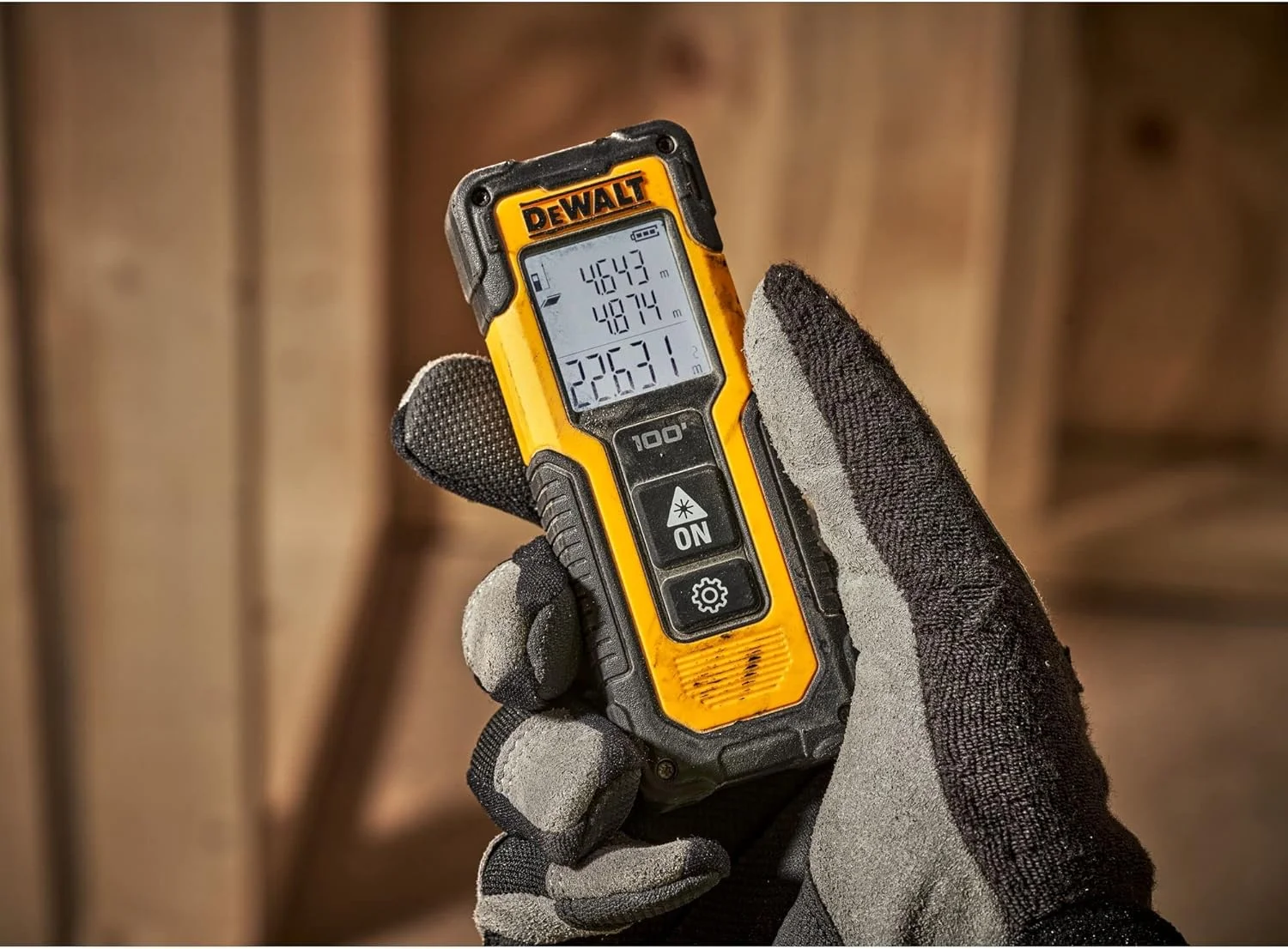 متر لیزری بی سیم 30 متری دیوالت مدل DWHT77100 به همراه 2 عدد باتری AAA برای اندازه گیری مسافت، مساحت و حجم با صفحه نمایش رنگی برای مصارف خانگی، DIY و حرفه ای، زرد و مشکی