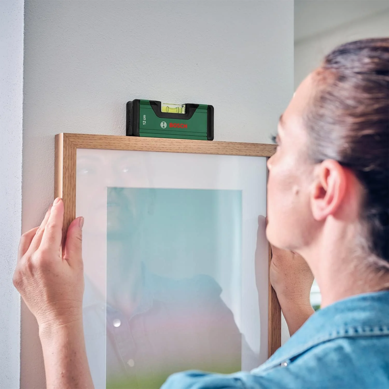 تراز بوش 12 سانتی متر (تراز مینی جمع و جور؛ تراز دقیق با حباب فلورسنت برای خواندن افقی؛ بدنه آلومینیومی، ضربه گیرهای نرم؛ شیار V) تراز بوش 12 سانتی متر (تراز مینی جمع و جور؛ تراز دقیق با حباب فلورسنت برای خواندن افقی؛ بدنه آلومینیومی، ضربه گیرهای نرم؛ شیار V)