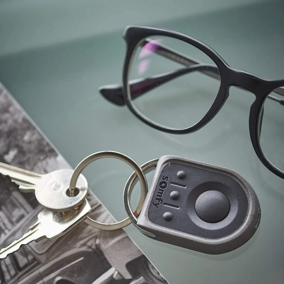 ریموت کنترل Somfy 1870879 - Keygo RTS | برای کنترل تا 4 موتور درب گاراژ یا دروازه RTS ریموت کنترل Somfy 1870879 - Keygo RTS | برای کنترل تا 4 موتور درب گاراژ یا دروازه RTS