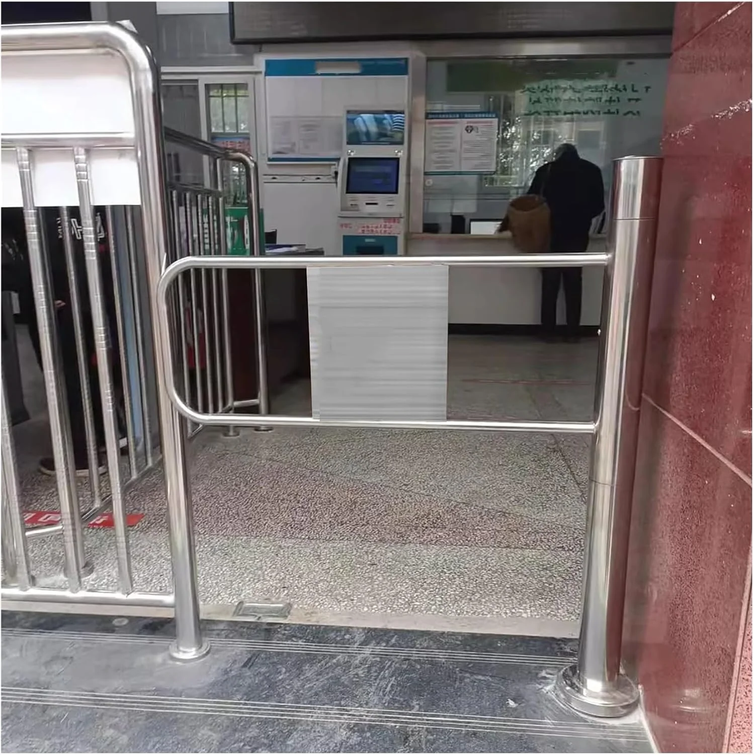 درب گردان ایمنی فنری استیل ضد زنگ برای رستوران ها، سوپرمارکت ها و مراکز خرید، درب ورودی یک طرفه (راست WxH 85x100cm)، راه حل کنترل دسترسی بادوام