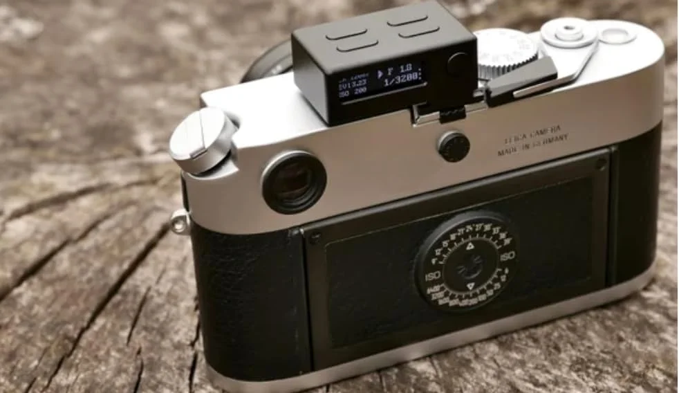 نورسنج دیجیتال KEKS مدل KM02، رنگ مشکی، طراحی antonKUNZE نورسنج دیجیتال KEKS مدل KM02، رنگ مشکی، طراحی antonKUNZE