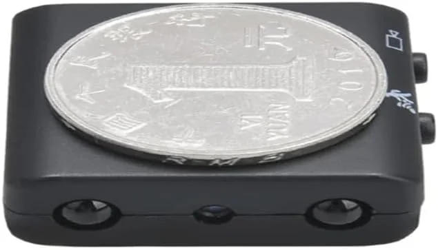 دوربین فیلمبرداری کوچک وای فای HD1080P با دید در شب، تشخیص حرکت، ذخیره سازی ابری و قابلیت مشاهده از راه دور برای دفتر، خانه، ماشین، کنترل و نظارت کودک در داخل و خارج با دسترسی به برنامه تلفن همراه iOS و Android! دوربین فیلمبرداری کوچک وای فای HD1080P با دید در شب، تشخیص حرکت، ذخیره سازی ابری و قابلیت مشاهده از راه دور برای دفتر، خانه، ماشین، کنترل و نظارت کودک در داخل و خارج با دسترسی به برنامه تلفن همراه iOS و Android!