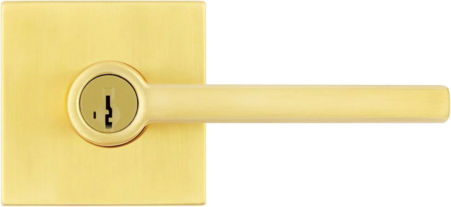 دستگیره اهرمی در مدل Halifax از Kwikset، قفل ورودی کلیدی با امنیت SmartKey و روکش مربعی در رنگ برنجی ساتن