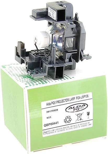 لامپ جایگزین پروژکتور ممتاز Alda PQ سازگار با POA-LMP136 برای پروژکتورهای SANYO POA-LMP136, PLC-XM150, PLC-XM150L, PLC-XM1500C, PLC-ZM5000, LP-ZM5000، لامپ با محفظه
