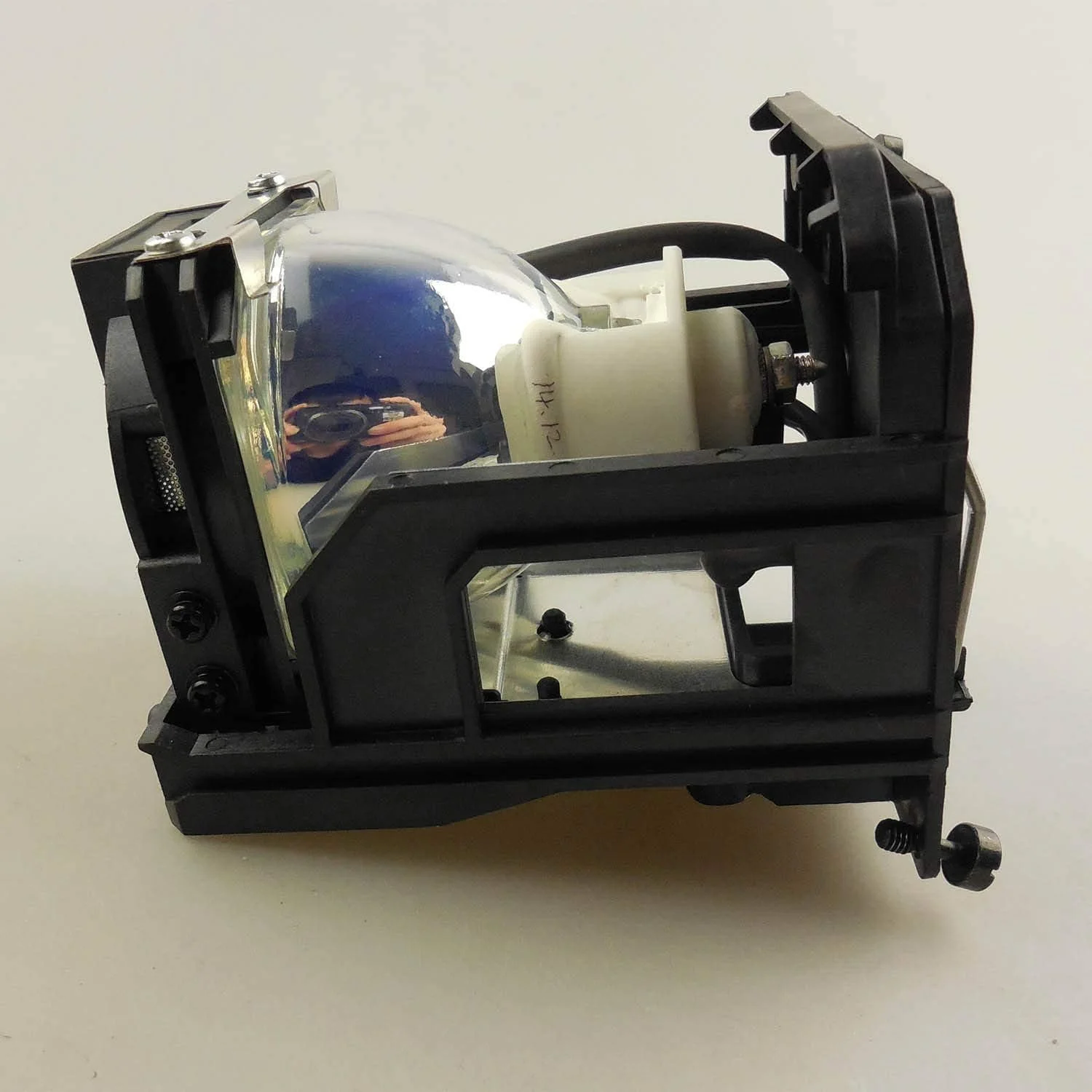 لامپ پروژکتور جایگزین LT60LPK / 50023919 همراه با محفظه سازگار با NEC HT1000 HT1100 LT220 LT240 LT240K LT245 LT260 LT260K LT265 WT600 HT1000G HT1100G