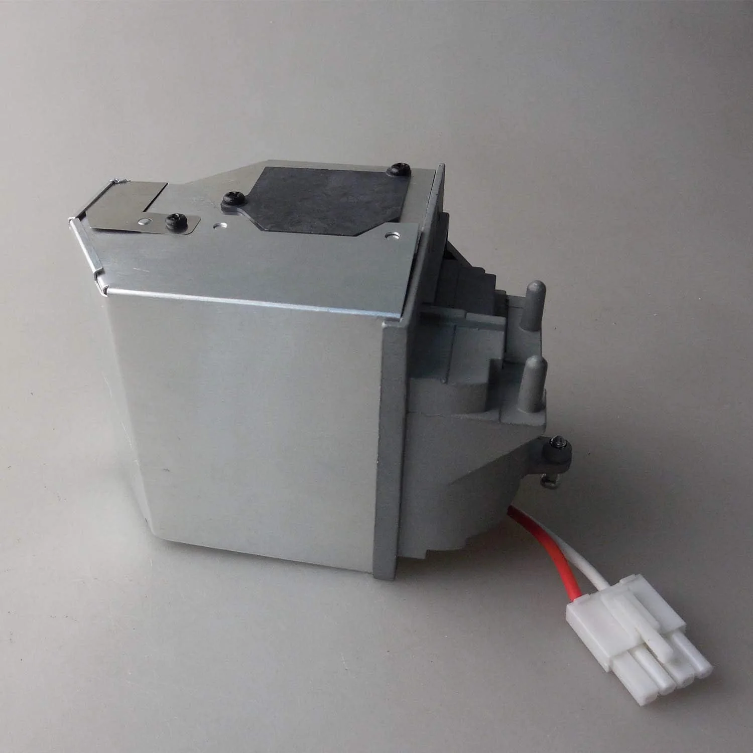 لامپ پروژکتور جایگزین SP-LAMP-024 با کیفیت عالی به همراه محفظه سازگار با INFOCUS IN24 IN26 IN24EP W240 W260 لامپ پروژکتور جایگزین SP-LAMP-024 با کیفیت عالی به همراه محفظه سازگار با INFOCUS IN24 IN26 IN24EP W240 W260