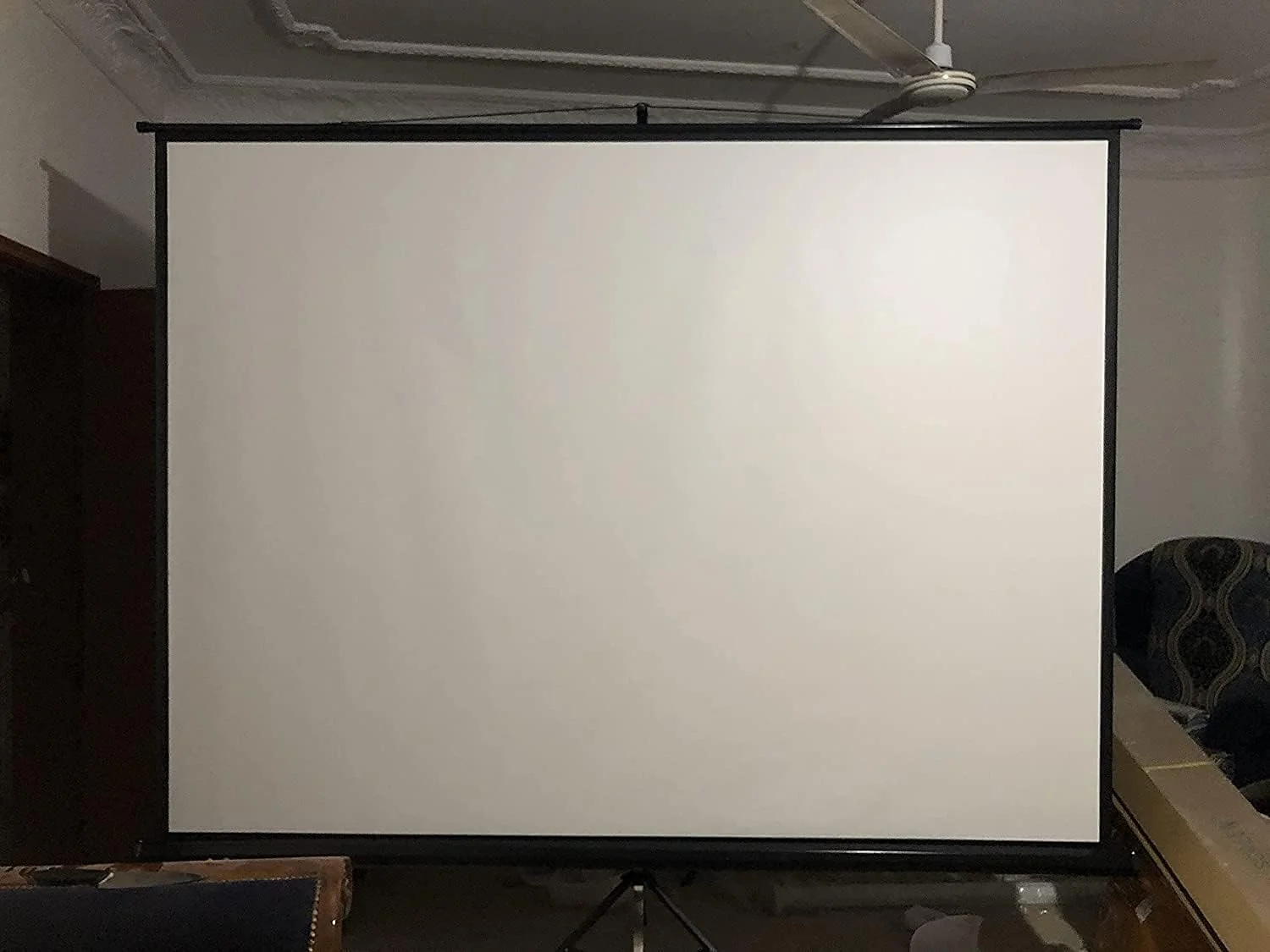 پرده نمایش فیلم پروژکتور هانایت، سفید، قابل حمل، سبک وزن، 120 اینچ، 4:3 HD 4K به همراه پایه سه پایه قابل تنظیم | نصب آسان برای خانه، دفتر، مدرسه و کلیسا