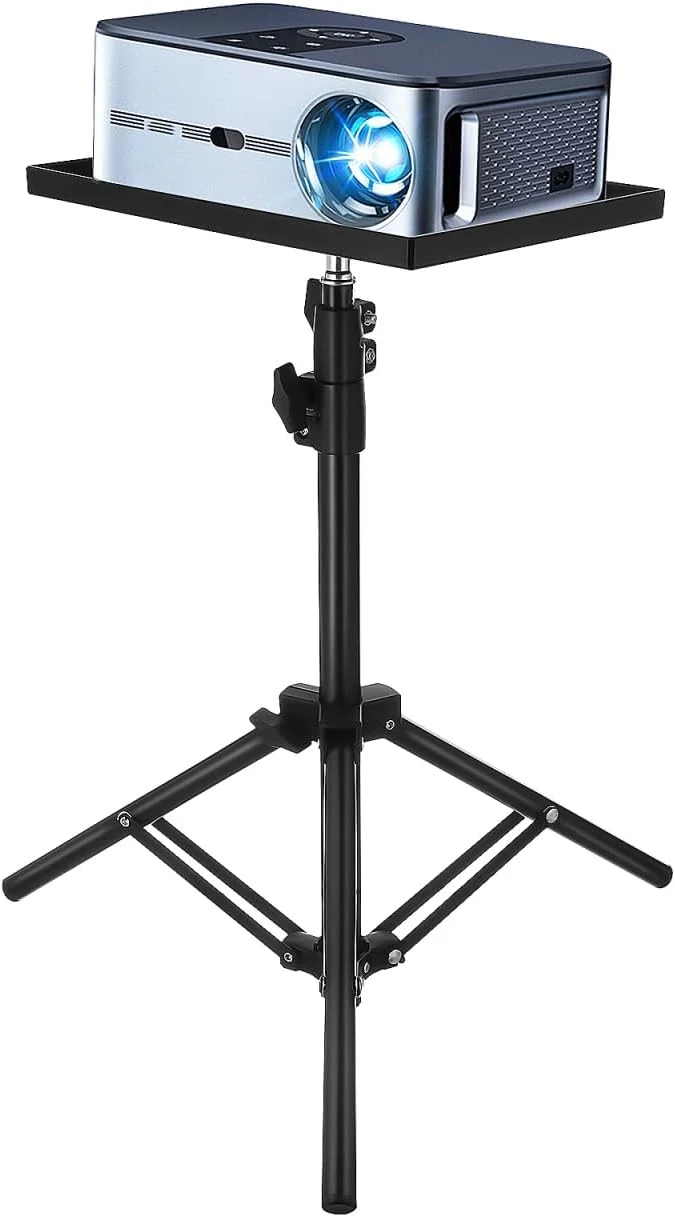 پایه پروژکتور با طراحی سه پایه با ارتفاع قابل تنظیم سینی ضد لغزش مناسب برای استفاده رومیزی، کنار تخت و روی زمین برای پروژکتورها و دستگاه ها