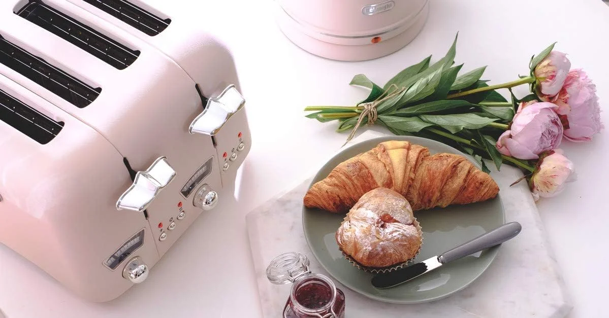 توستر 4 تایی دلونگی مدل CT04PK، پلاستیکی، صورتی