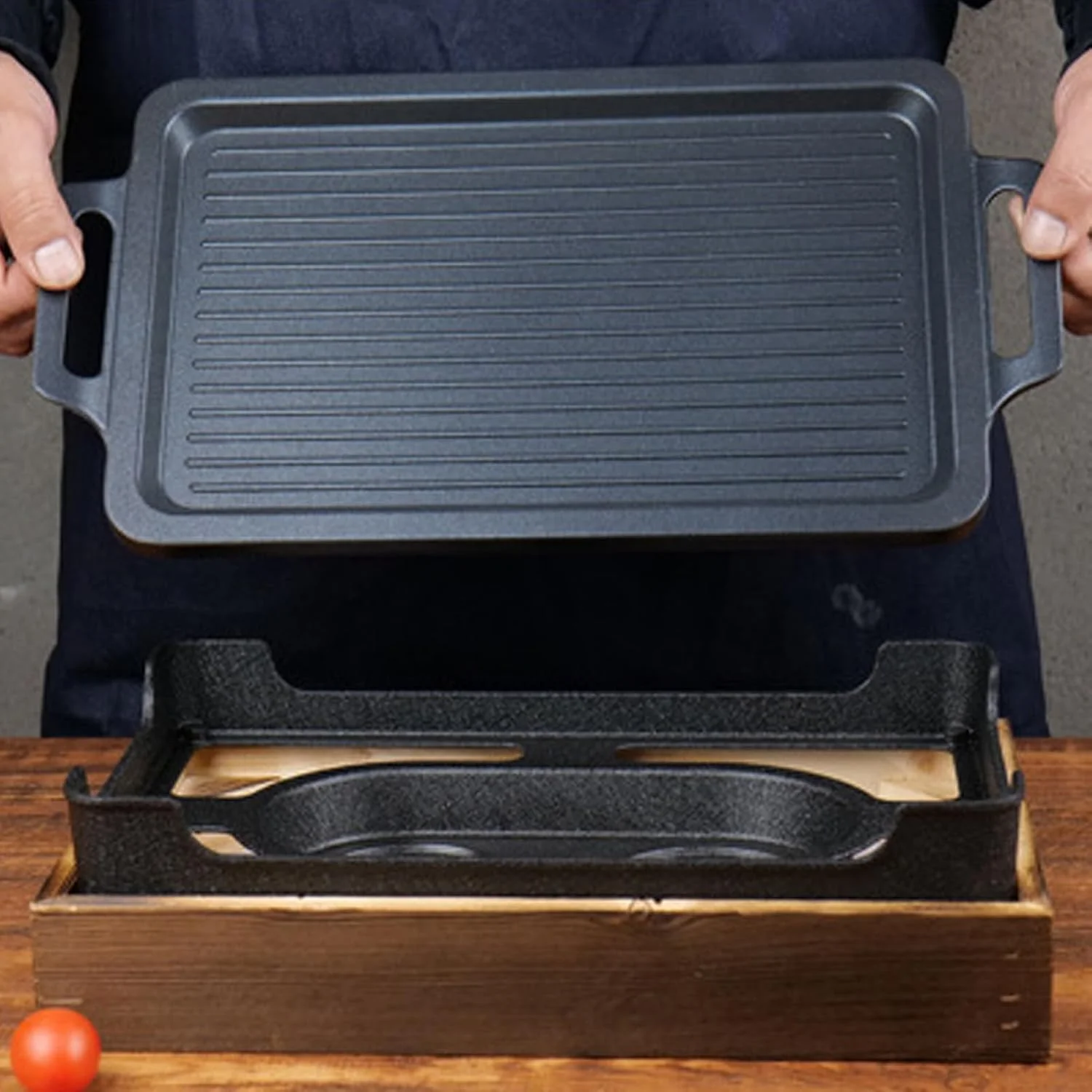 گریل رومیزی قابل حمل Jiawu، اجاق باربیکیو هیباچی ژاپنی برای فضای باز، کمپینگ و پیک نیک، اجاق الکلی 27x20 سانتی متری با قفسه چوبی، گریل باربیکیو خانگی