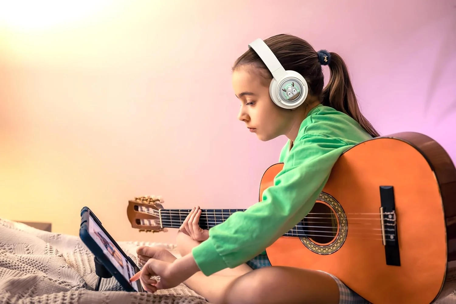 هدفون بیسیم بچگانه Porodo Soundtec Moose با چراغهای LED، تا 20 ساعت پخش موسیقی، باتری 400mAh، درگاه شارژ USB-C، طراحی منحصربهفرد و زیبای Moose، بالشتکهای راحت برای کودکان - صورتی هدفون بیسیم بچگانه Porodo Soundtec Moose با چراغهای LED، تا 20 ساعت پخش موسیقی، باتری 400mAh، درگاه شارژ USB-C، طراحی منحصربهفرد و زیبای Moose، بالشتکهای راحت برای کودکان - صورتی