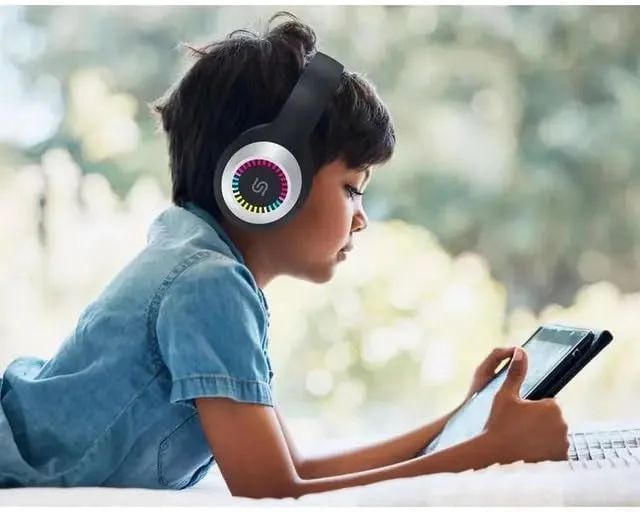 هدفون بلوتوث کودکانه Porodo Soundtec با باتری 200 میلی آمپر - مشکی هدفون بلوتوث کودکانه Porodo Soundtec با باتری 200 میلی آمپر - مشکی