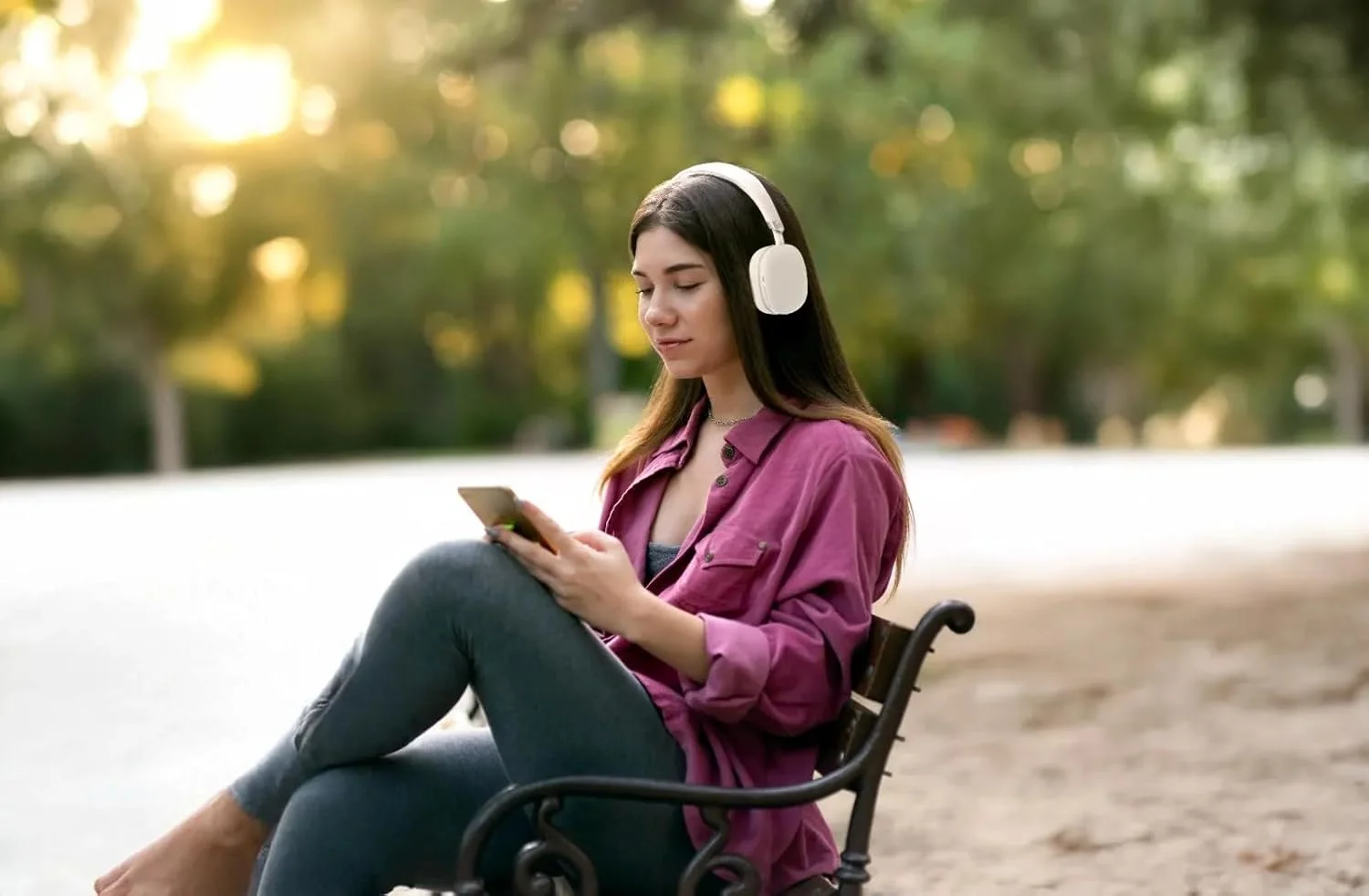 هدفون بلوتوثی بی سیم Porodo Soundtec، تاشو 360 درجه قابل تنظیم، 300 میلی آمپر ساعت - کرم هدفون بلوتوثی بی سیم Porodo Soundtec، تاشو 360 درجه قابل تنظیم، 300 میلی آمپر ساعت - کرم