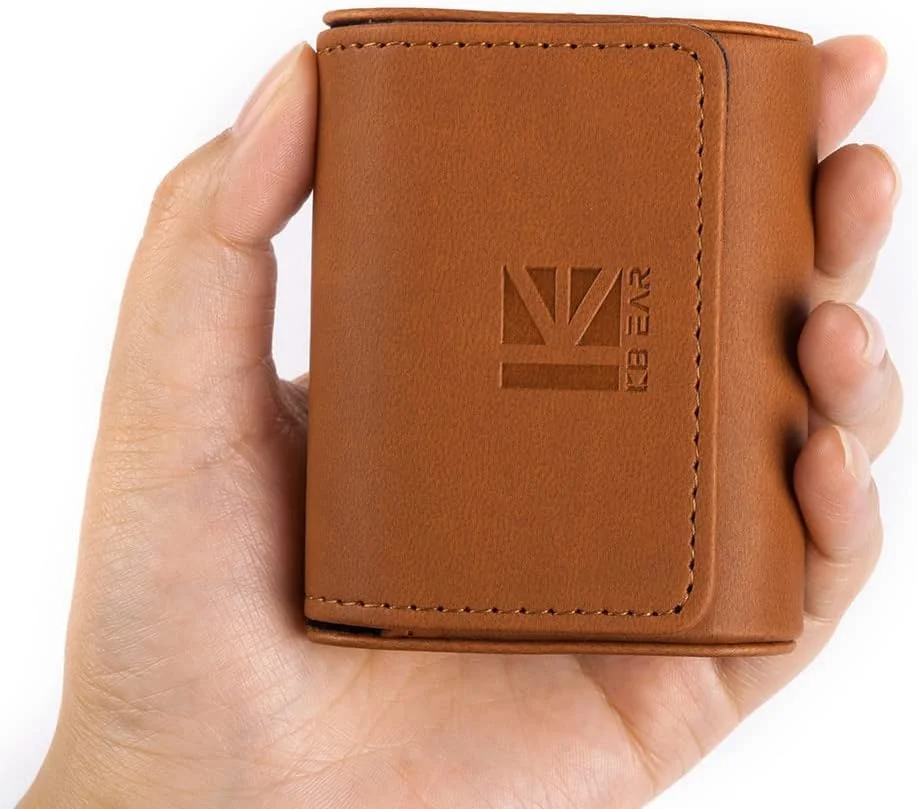 کیف حمل هدفون Yinyoo Kbear، کیف نگهدارنده ایرباد با اندازه قابل حمل، کیف حمل هدفون چرمی مربعی، جعبه نگهداری هدفون سبک وزن داخل گوشی با بست مغناطیسی - تصویر 3 کیف حمل هدفون Yinyoo Kbear، کیف نگهدارنده ایرباد با اندازه قابل حمل، کیف حمل هدفون چرمی مربعی، جعبه نگهداری هدفون سبک وزن داخل گوشی با بست مغناطیسی - تصویر 3
