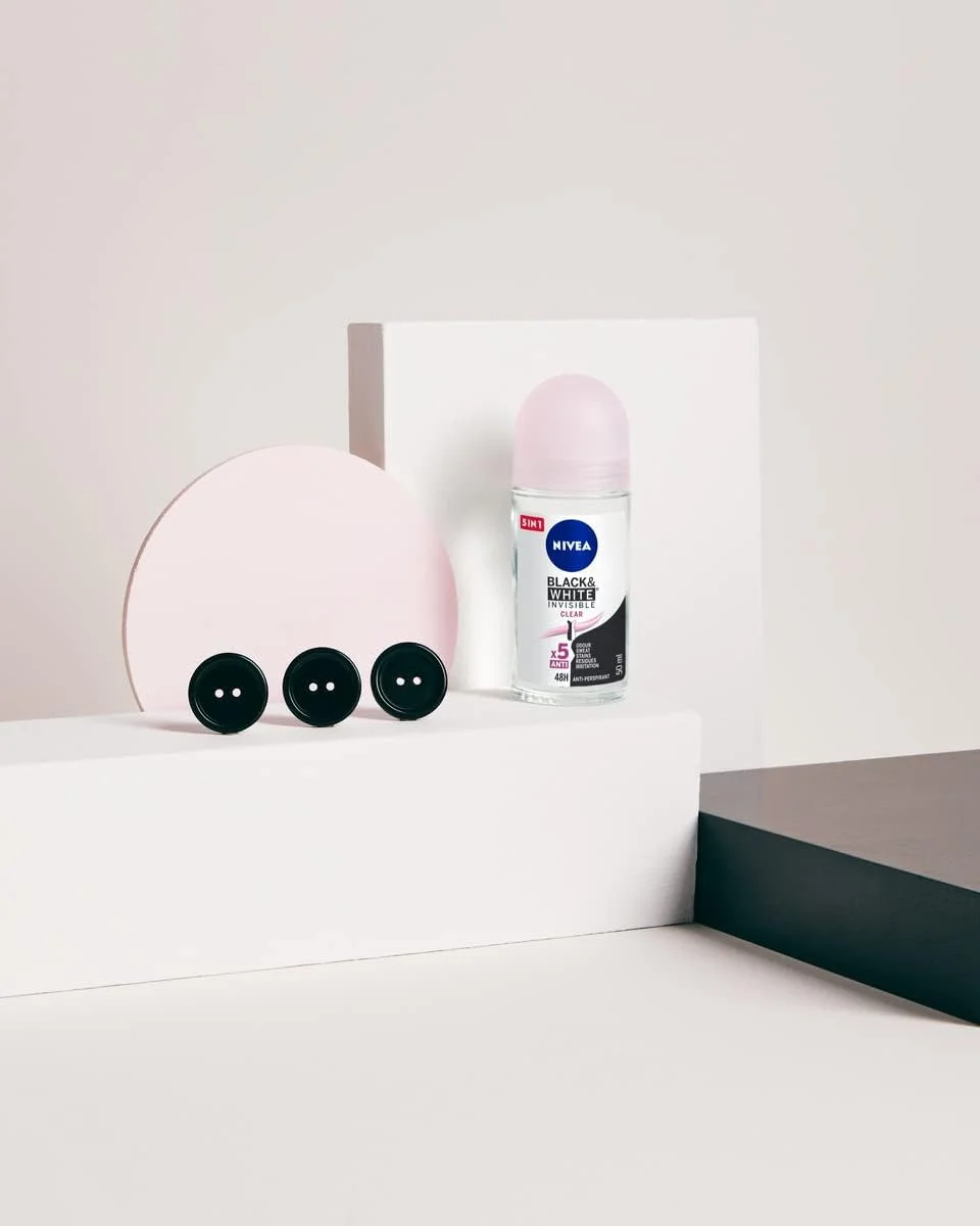 رول ضد تعریق زنانه نیوآ Black & White Invisible Original بسته 6 عددی (6 x 50 میلی لیتر)، محافظت از پوست نرم با رایحه ملایم، محافظت از لباس