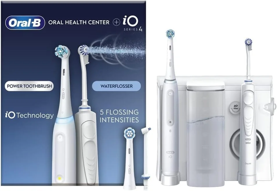 مرکز بهداشت دهان و دندان Oral-B، دستگاه شستشوی دهان؛ دارای 1 نازل اکسی جت، 1 نازل جت آب، 1 مسواک برقی iO4، 2 سری مسواک، از بین برنده پلاک دندان