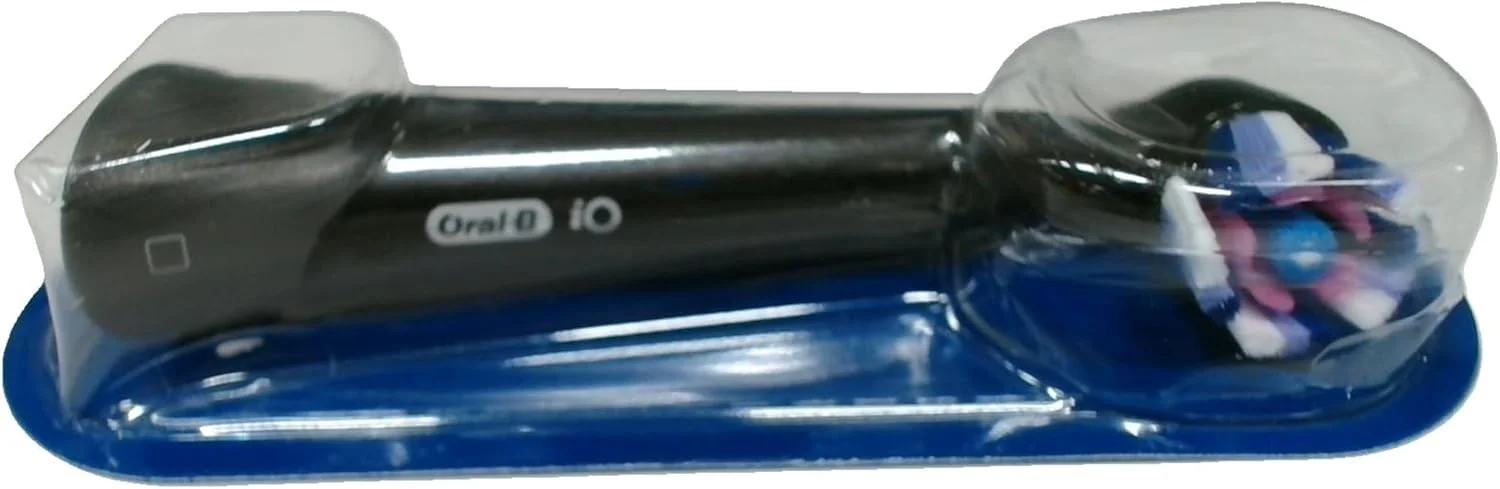 یدک مسواک برقی اورال-بی iO Radiant White، دارای الیاف زاویه دار برای پاکسازی عمیق تر پلاک، به همراه گلبرگ های پولیش کننده برای سفید کردن دندان، بسته 6 عددی، مشکی