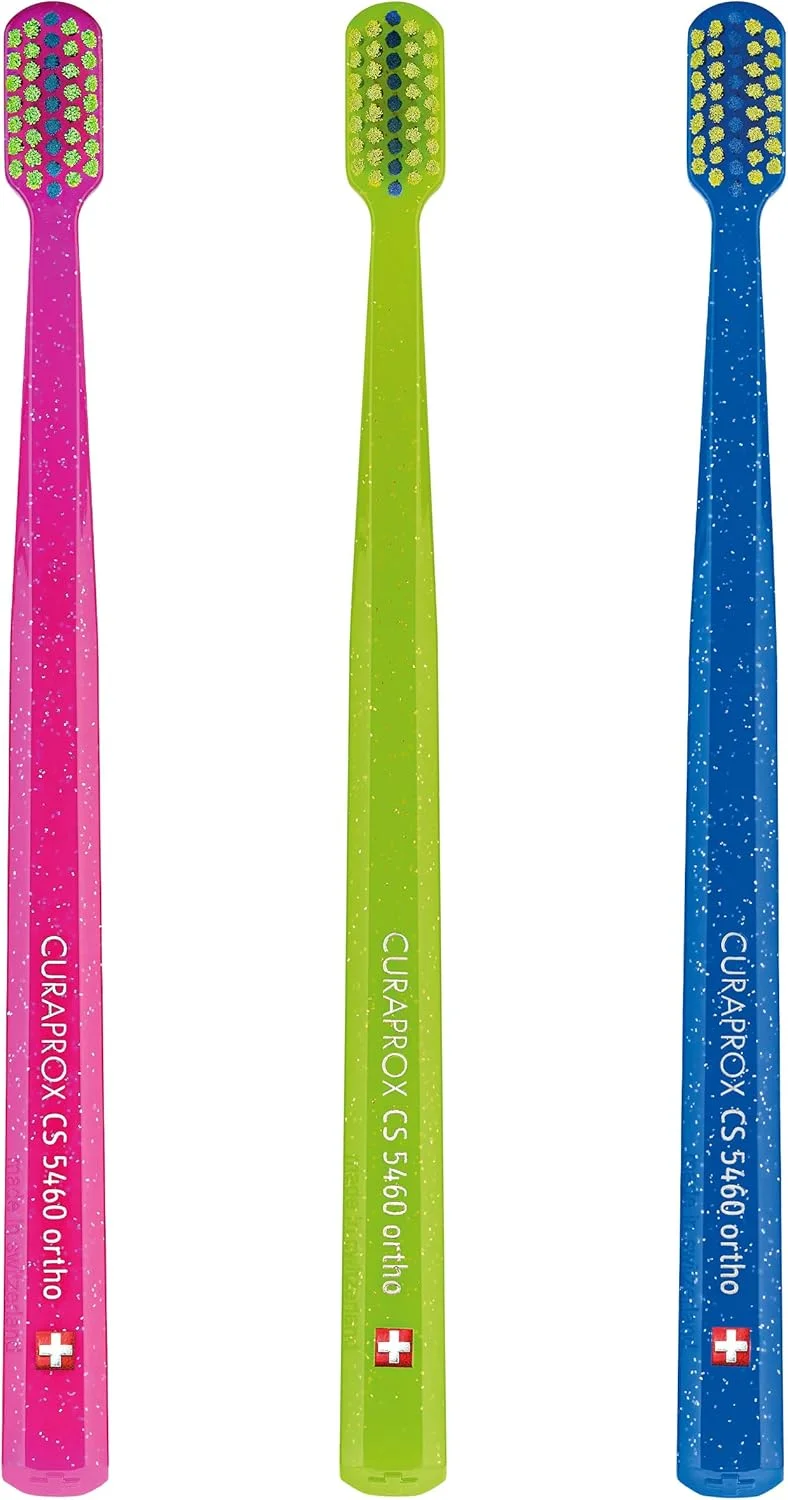 مسواک ارتودنسی Curaprox CS 5460 با برش ویژه برای سیم ارتودنسی با 5460 رشته CUREN فوق العاده نرم - بسته 3 عددی، رنگ تصادفی مسواک ارتودنسی Curaprox CS 5460 با برش ویژه برای سیم ارتودنسی با 5460 رشته CUREN فوق العاده نرم - بسته 3 عددی، رنگ تصادفی