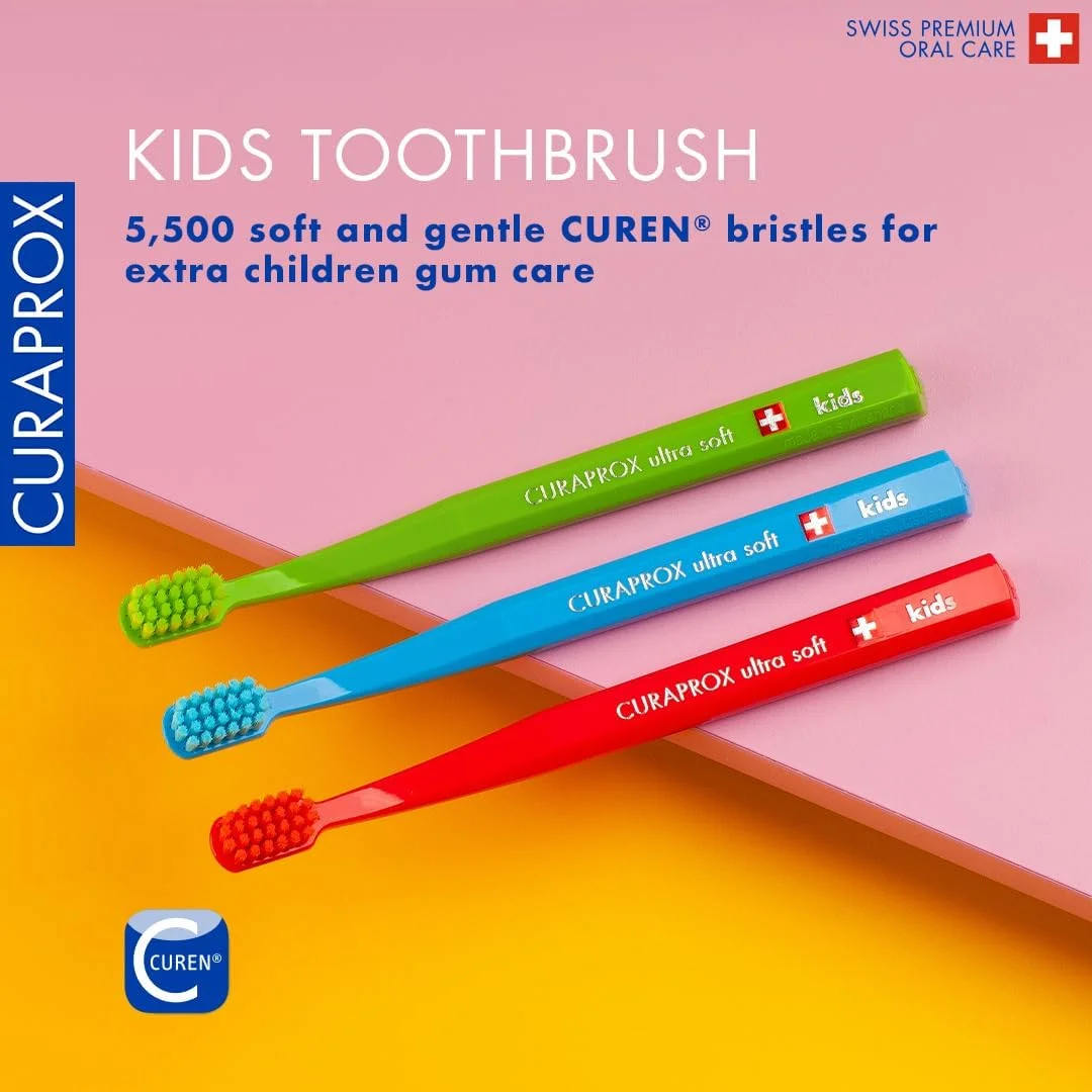 مسواک دستی کودکانه Curaprox Duo Superheroes Edition I با 5460 رشته CUREN® I ملایم برای لثه و پاک کننده موثر پلاک I بسته 2 عددی