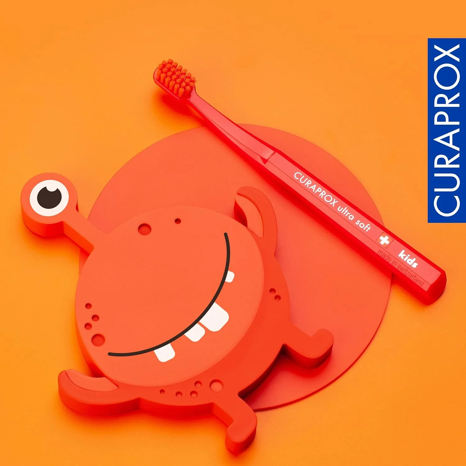 مسواک فوقالعاده نرم کودکانه Curaprox، قرمز | مراقبت ملایم از دهان برای لثههای حساس کودکان | 5500 برس CUREN® برای حذف موثر پلاک، تک بسته مسواک فوقالعاده نرم کودکانه Curaprox، قرمز | مراقبت ملایم از دهان برای لثههای حساس کودکان | 5500 برس CUREN® برای حذف موثر پلاک، تک بسته