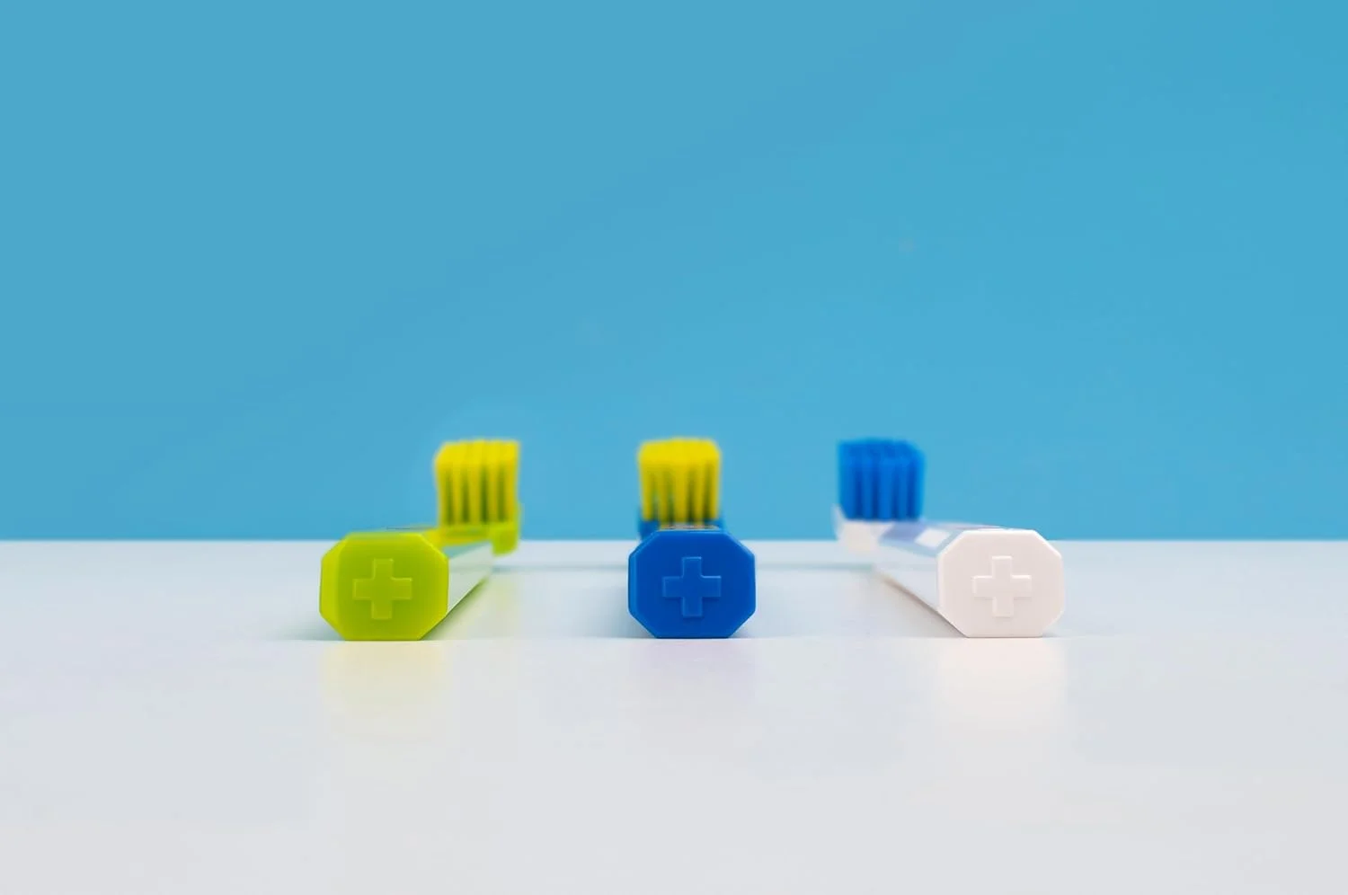 مسواک فوق العاده نرم Curaprox CS5460 سوئیسی - بسته 3 عددی پاک کننده پلاک برای دندان و لثه مسواک فوق العاده نرم Curaprox CS5460 سوئیسی - بسته 3 عددی پاک کننده پلاک برای دندان و لثه