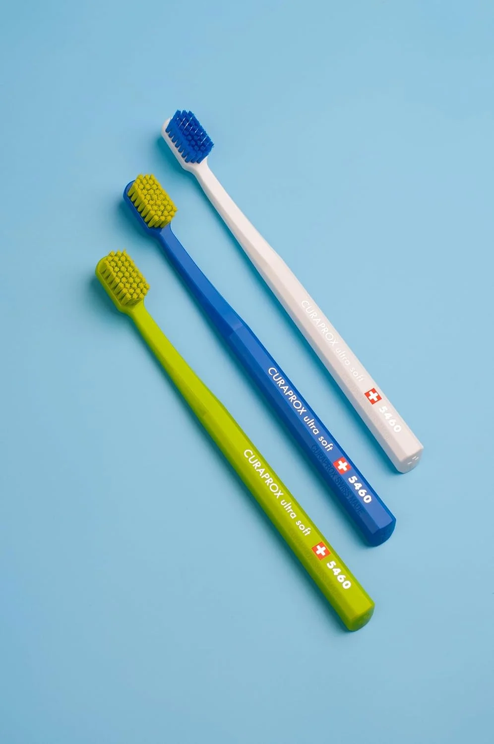 مسواک فوق العاده نرم Curaprox CS5460 سوئیسی - بسته 3 عددی پاک کننده پلاک برای دندان و لثه مسواک فوق العاده نرم Curaprox CS5460 سوئیسی - بسته 3 عددی پاک کننده پلاک برای دندان و لثه