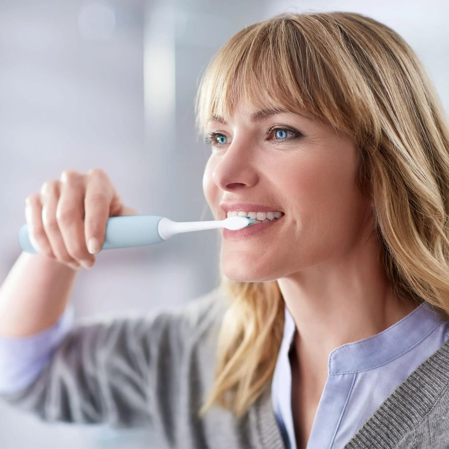 مسواک برقی فیلیپس Sonicare ProtectiveClean 4300 به همراه کیف مسافرتی - آبی روشن (دوشاخه حمام 2 پین بریتانیا) - HX6803/03