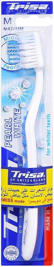 مسواک متوسط Trisa Pearl White با درپوش مسافرتی، برای دندان های سفیدتر، رشته های سفید کننده با مرواریدهای آبی میکرو تمیز کننده، ساخت سوئیس، 1 عدد، متنوع