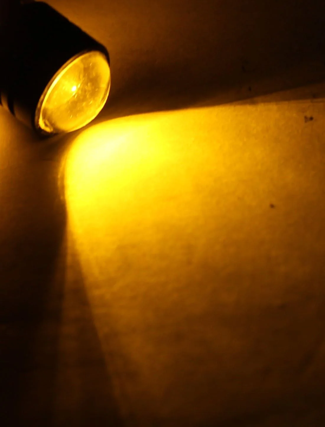 دو عدد چراغ داشبورد ال ای دی T10 زرد رنگ با لنز پروژکتور مدل 2652 دو عدد چراغ داشبورد ال ای دی T10 زرد رنگ با لنز پروژکتور مدل 2652