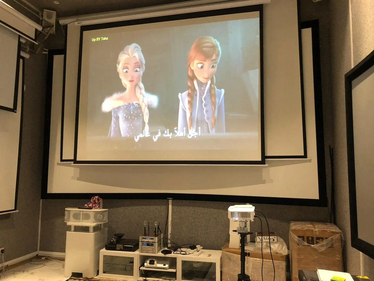 پرده نمایش برقی 100 اینچی، پرده پروژکتور موتوری با کنترل از راه دور، پرده نمایش کشویی 16:9 8K 4K HD 3D جمع شونده سقفی دیواری (221x124 سانتی متر) پرده نمایش برقی 100 اینچی، پرده پروژکتور موتوری با کنترل از راه دور، پرده نمایش کشویی 16:9 8K 4K HD 3D جمع شونده سقفی دیواری (221x124 سانتی متر)