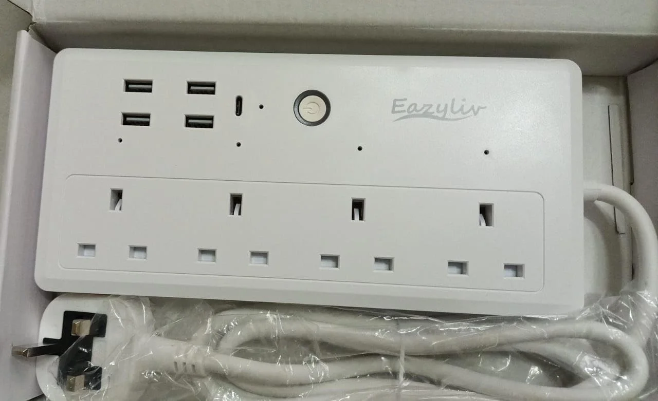 محافظ برق هوشمند وای فای Tuya مدل Eazyliv با 4 پورت شارژ USB و یک پورت شارژ Type-C، کنترل صوتی از طریق اپلیکیشن، سازگار با الکسا و گوگل هوم (نوع وای فای)