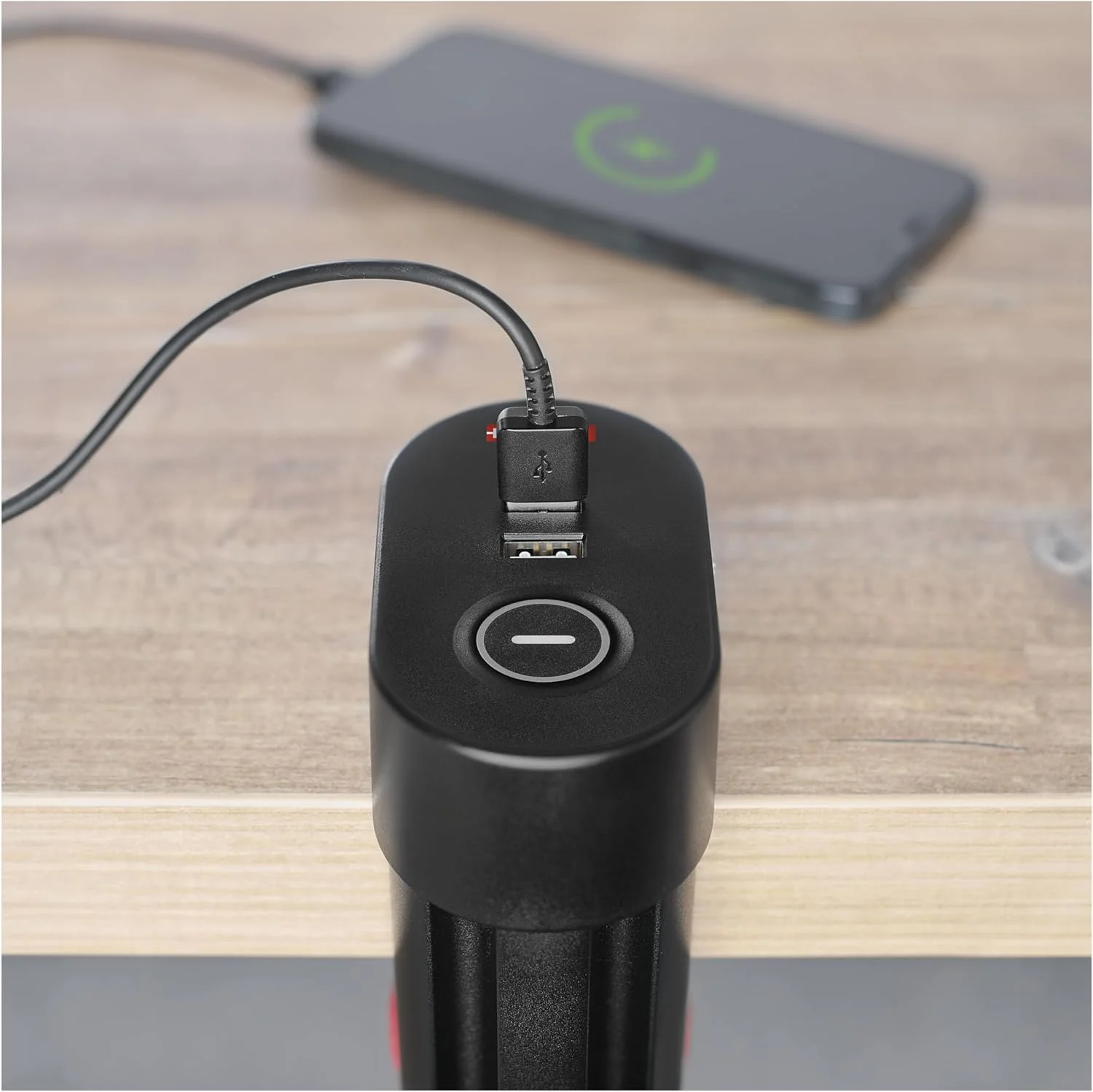 چندراهی برق عمودی EMOS با 3 خروجی، 2 پورت USB-A و 1 پورت USB-C، شارژ سریع USB، چندراهی با گیره رومیزی و کلید، کابل 1.5 متری 1.5 میلی متر مربع، محافظت لمسی افزایش یافته، برای استفاده در محیط داخلی