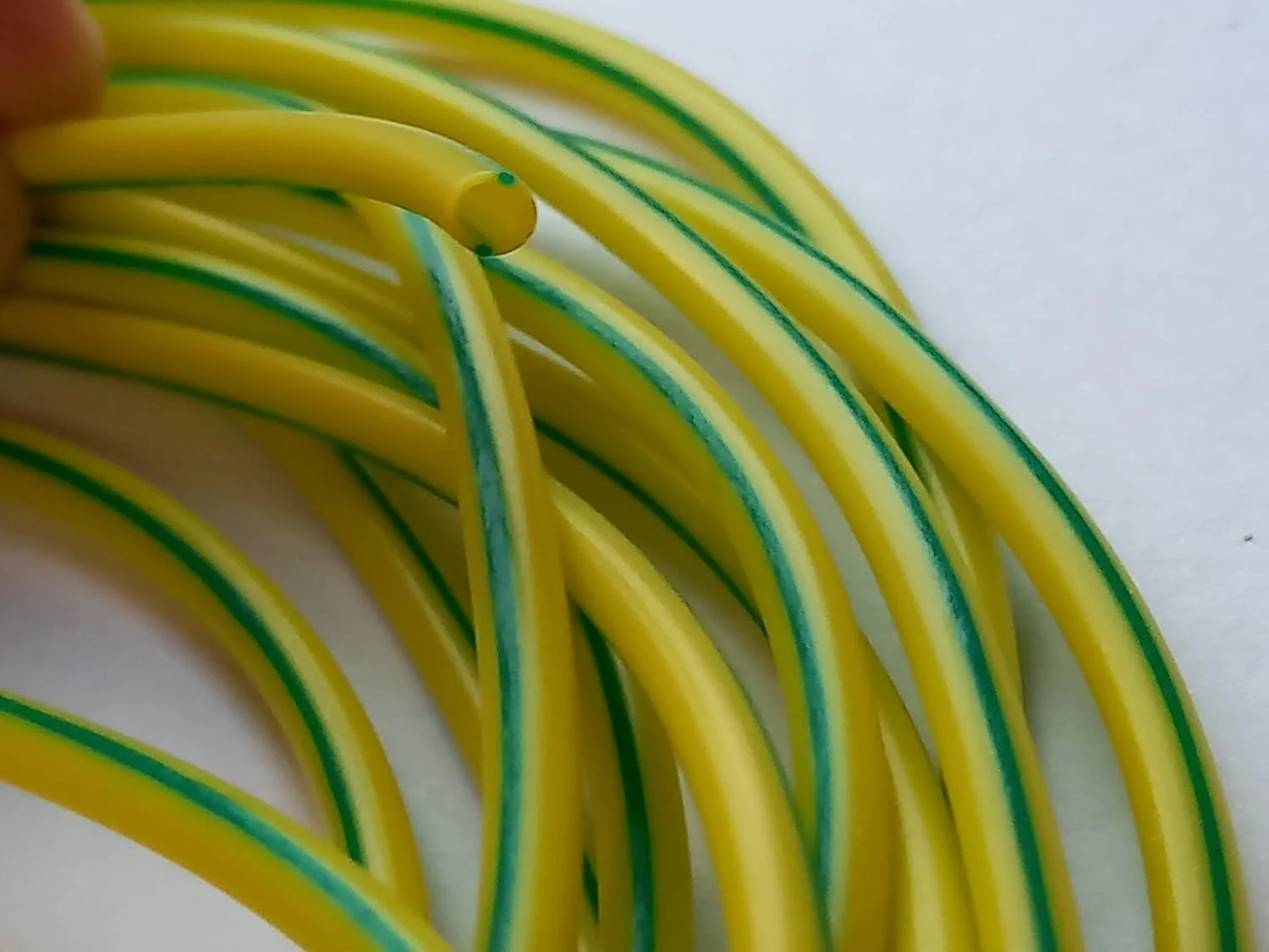 روکش سیم ارت PVC زرد/سبز - 2 میلی متر - طول برش سفارشی 5 متری روکش سیم ارت PVC زرد/سبز - 2 میلی متر - طول برش سفارشی 5 متری