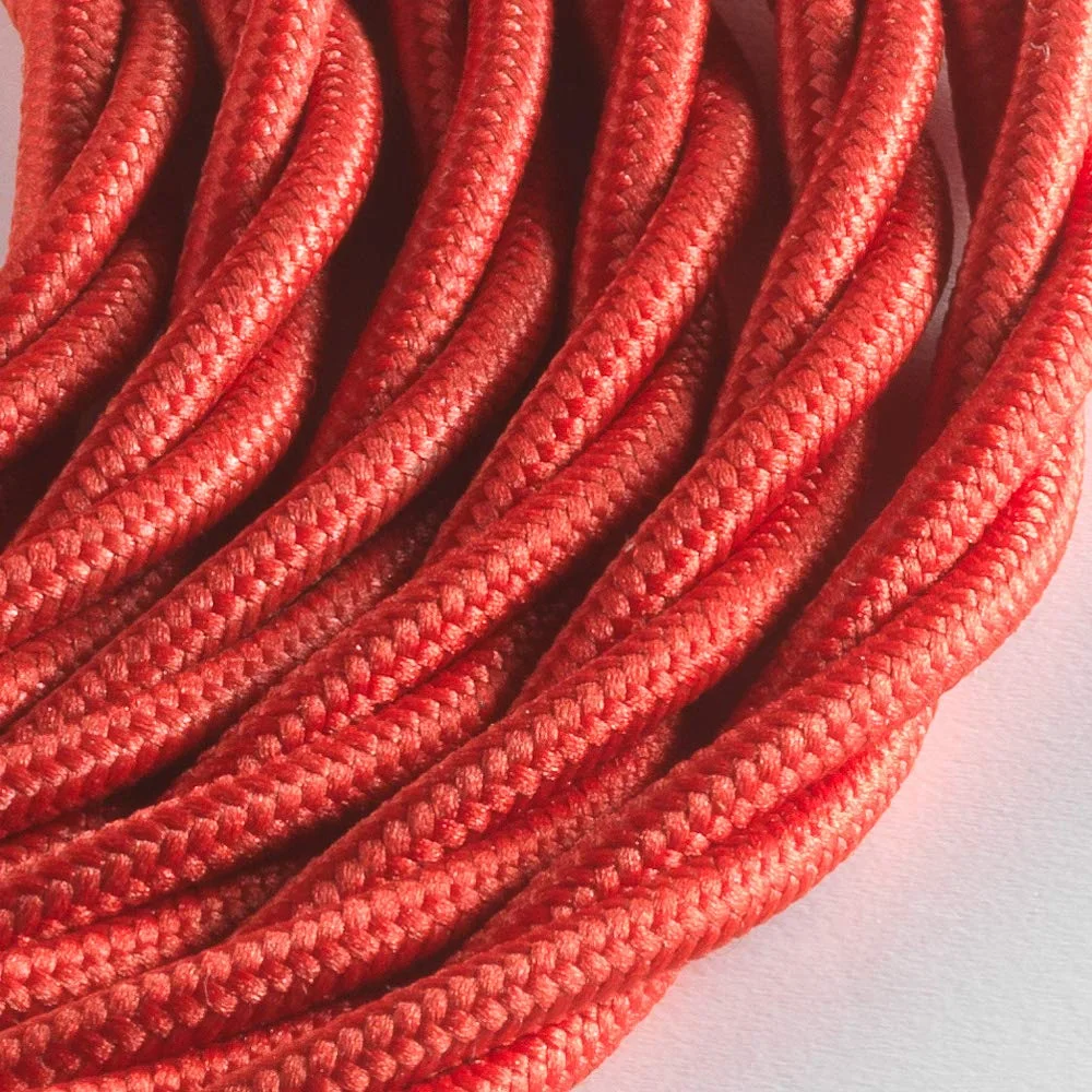 کابل پارچه ای بافته شده Klartext LUMIÈRE برای روشنایی 3 x 0.75 میلی متر قرمز 5 متر هشدار: کابل ارت شامل می شود! حداکثر ایمنی ضد شوک!