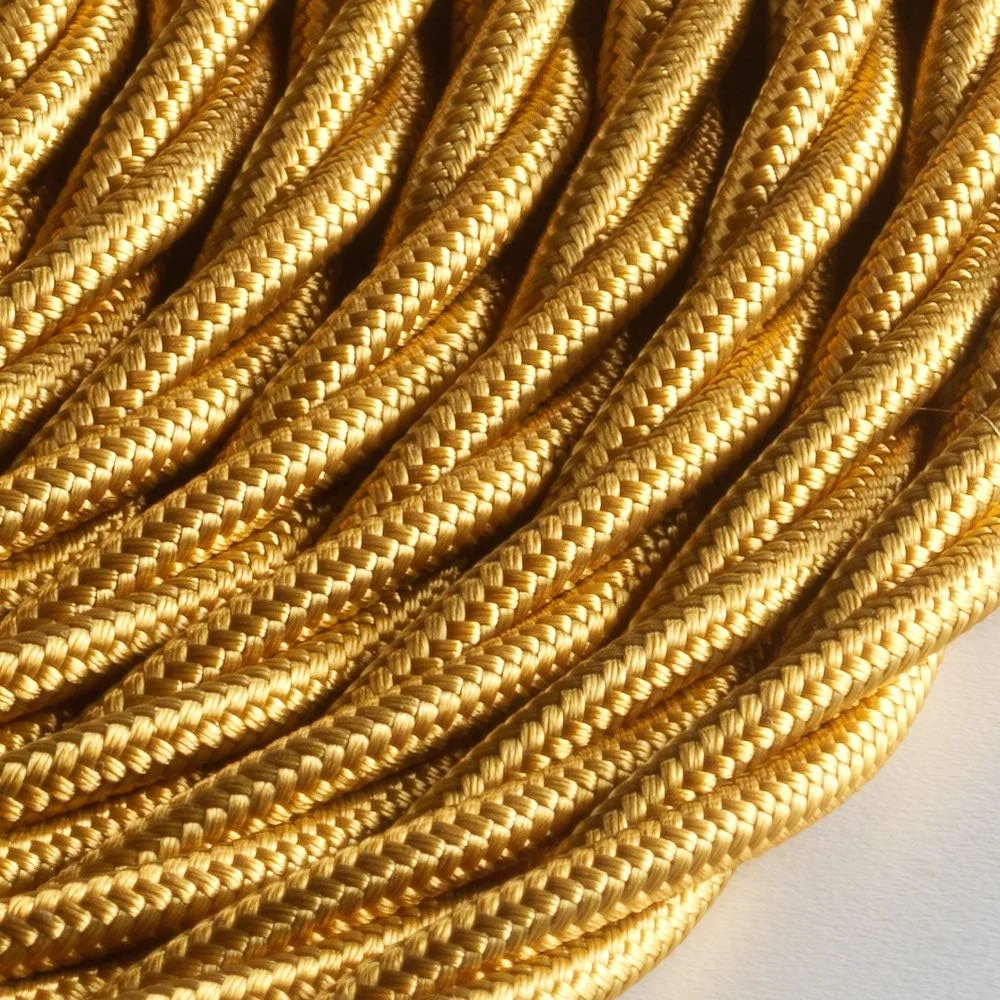 کابل پارچه ای بافته شده Klartext LUMIÈRE برای روشنایی، 3 × 0.75 میلی متر، طلایی، 10 متر. توجه: کابل ارت (اتصال به زمین) شامل می شود! حداکثر ایمنی ضد شوک!