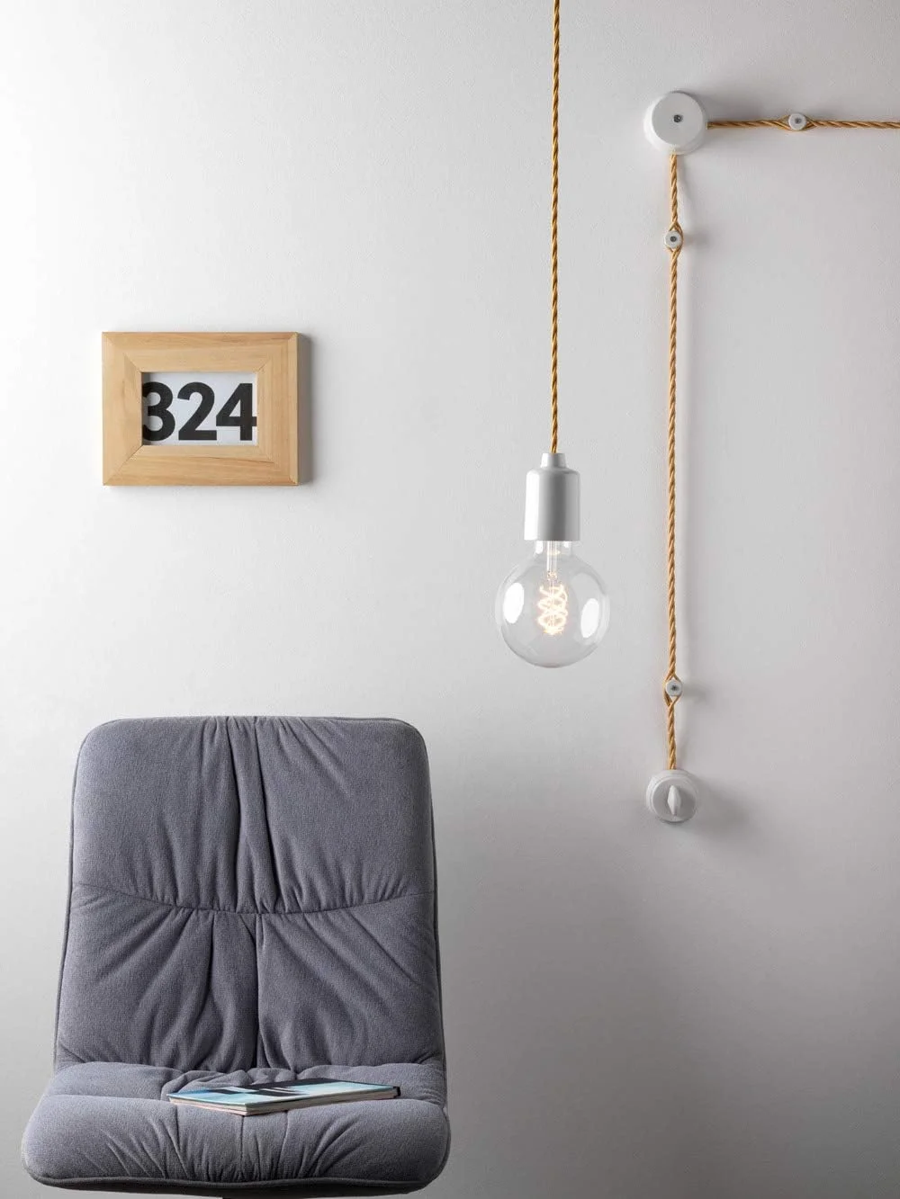 کابل پارچه ای بافته شده Klartext LUMIÈRE برای روشنایی، 3 × 0.75 میلی متر، طلایی، 10 متر. توجه: کابل ارت (اتصال به زمین) شامل می شود! حداکثر ایمنی ضد شوک!