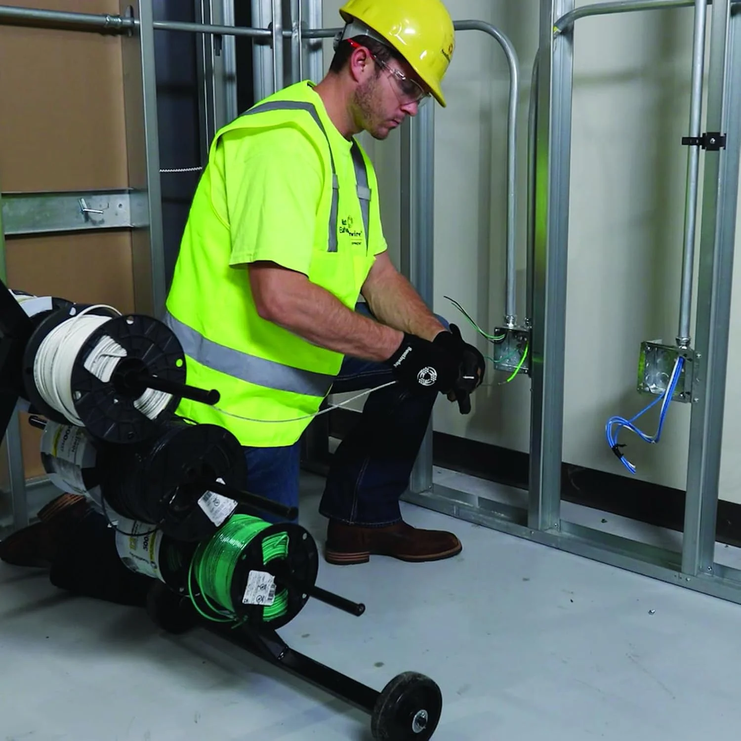 سیم استاندارد Southwire 22973237 Simpull Thhn یا Thwn-2، گیج 10، 100 فوت در هر رول، مشکی