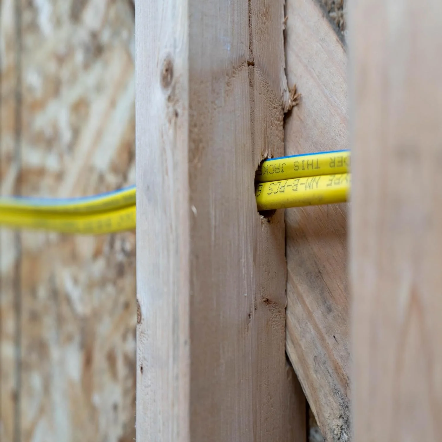 کابل سیمپیچ جامد داخلی 14/2 W/G NMB سیمپل برند Southwire Romex طول 50 فوت - SW 28827423 کابل سیمپیچ جامد داخلی 14/2 W/G NMB سیمپل برند Southwire Romex طول 50 فوت - SW 28827423