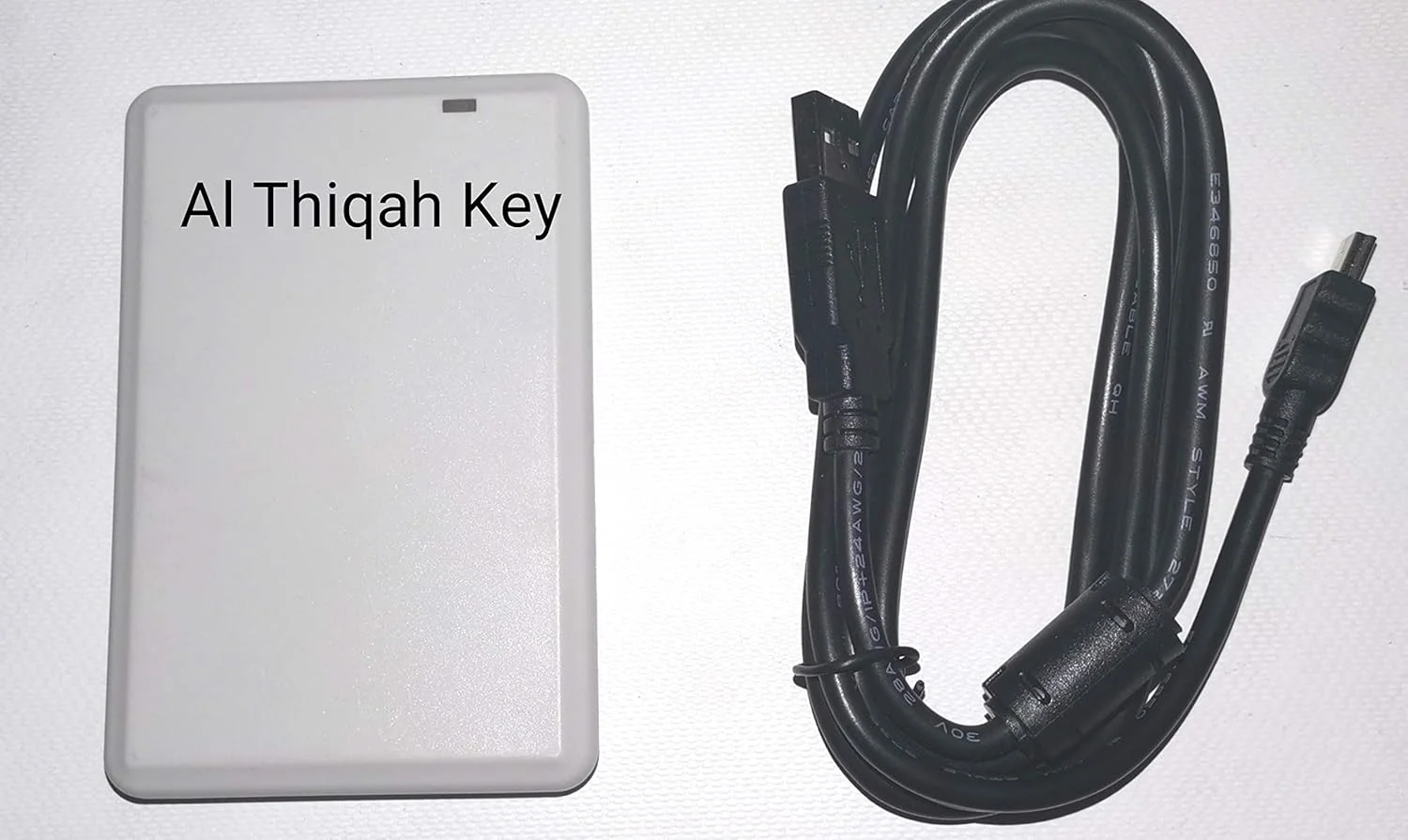 دستگاه کارتخوان/نویسنده USB RFID UHF با پشتیبانی از فرکانس 860-960 مگاهرتز، خروجی شبیه‌سازی صفحه کلید به همراه 3 عدد کارت تست UHF، مطابق با استاندارد EPC C1G2 ISO 18000-6C.