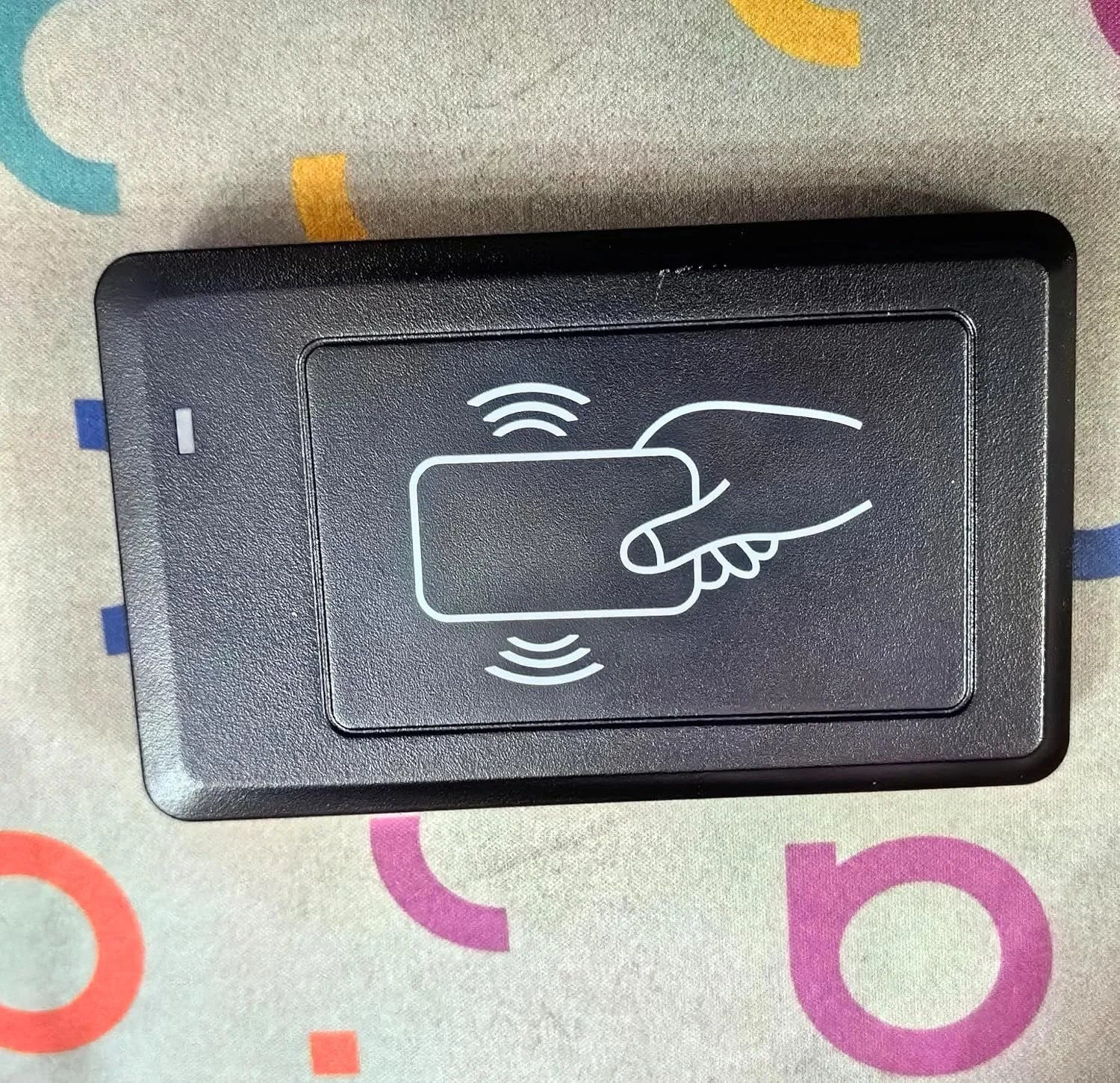 دستگاه کارتخوان/نویسنده RFID UHF با فرکانس 860-960 مگاهرتز، خروجی شبیهسازی صفحه کلید به همراه 3 عدد کارت تست UHF سازگار با استاندارد EPC C1G2 ISO 18000-6C. دستگاه کارتخوان/نویسنده RFID UHF با فرکانس 860-960 مگاهرتز، خروجی شبیهسازی صفحه کلید به همراه 3 عدد کارت تست UHF سازگار با استاندارد EPC C1G2 ISO 18000-6C.