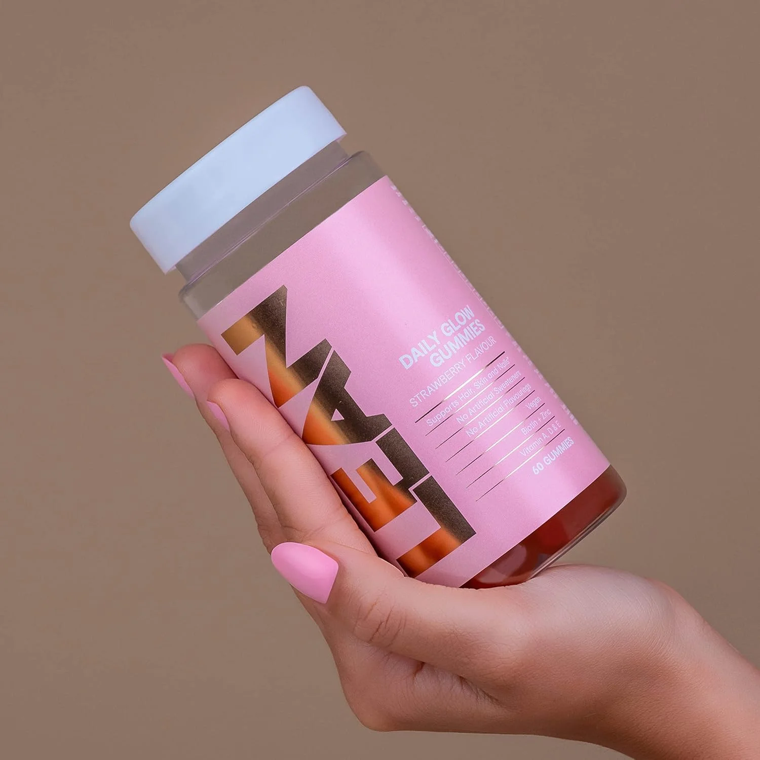 پاستیل های گیاهی درخشش روزانه - طعم توت فرنگی. ویتامین های زیبایی مو، پوست و ناخن برای زنان. شامل بیوتین، روی، سلنیوم، ویتامین A، B، D، E. (60 عدد) پاستیل های گیاهی درخشش روزانه - طعم توت فرنگی. ویتامین های زیبایی مو، پوست و ناخن برای زنان. شامل بیوتین، روی، سلنیوم، ویتامین A، B، D، E. (60 عدد)