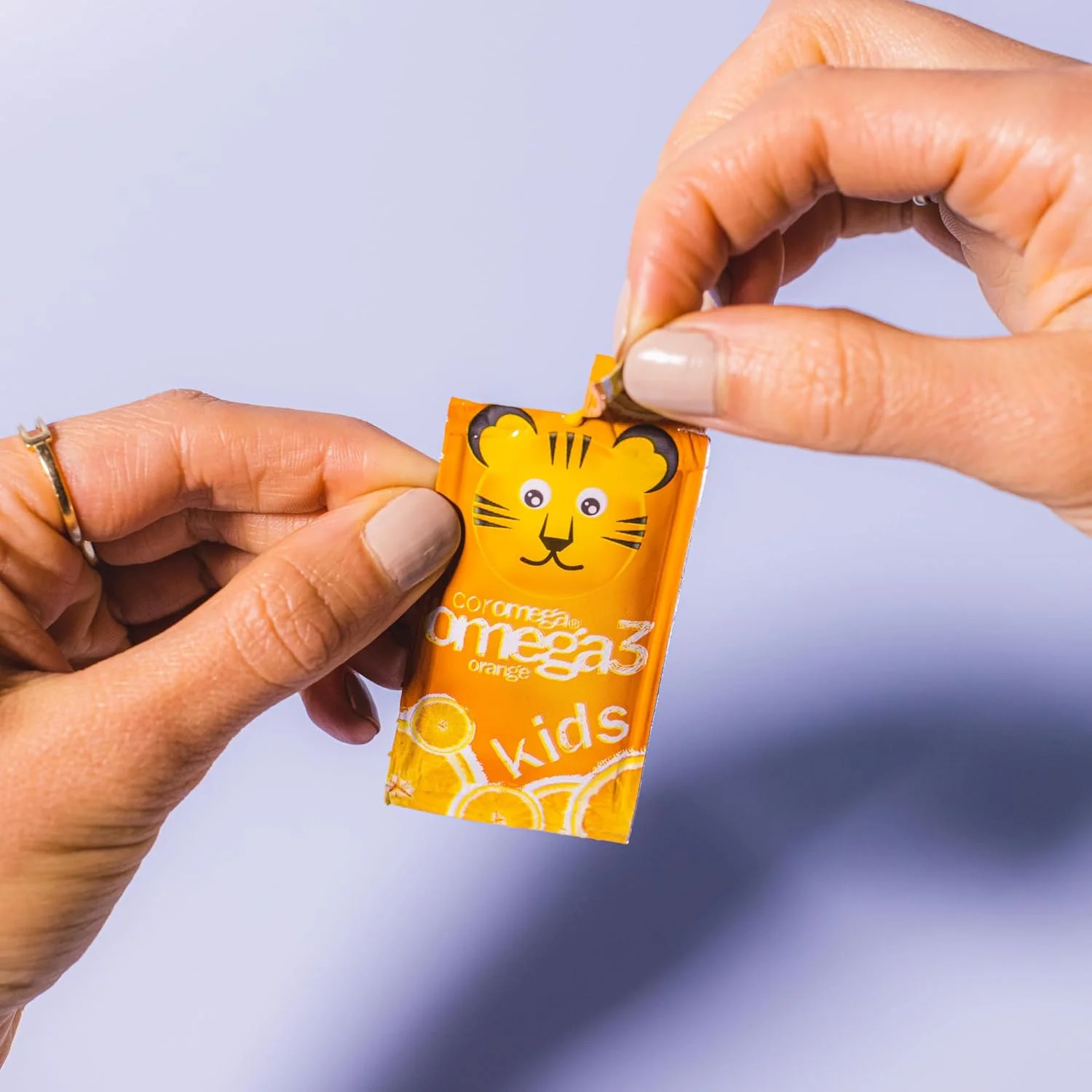 مکمل روغن ماهی امگا 3 کودکان کورومگا، 650 میلی گرم امگا 3، پرتقال استوایی + ویتامین D، 120 بسته تک نفره