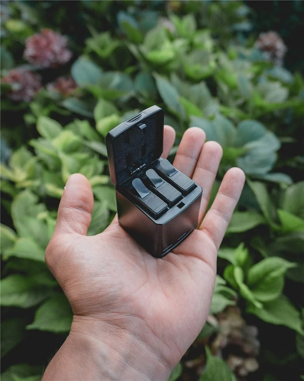 جعبه نگهداری باتری شارژر سه گانه TELESIN، 3 کاناله با 2 بسته باتری لیتیوم یونی قابل شارژ جایگزین برای GoPro Hero 6 5 (مشکی) جعبه نگهداری باتری شارژر سه گانه TELESIN، 3 کاناله با 2 بسته باتری لیتیوم یونی قابل شارژ جایگزین برای GoPro Hero 6 5 (مشکی)