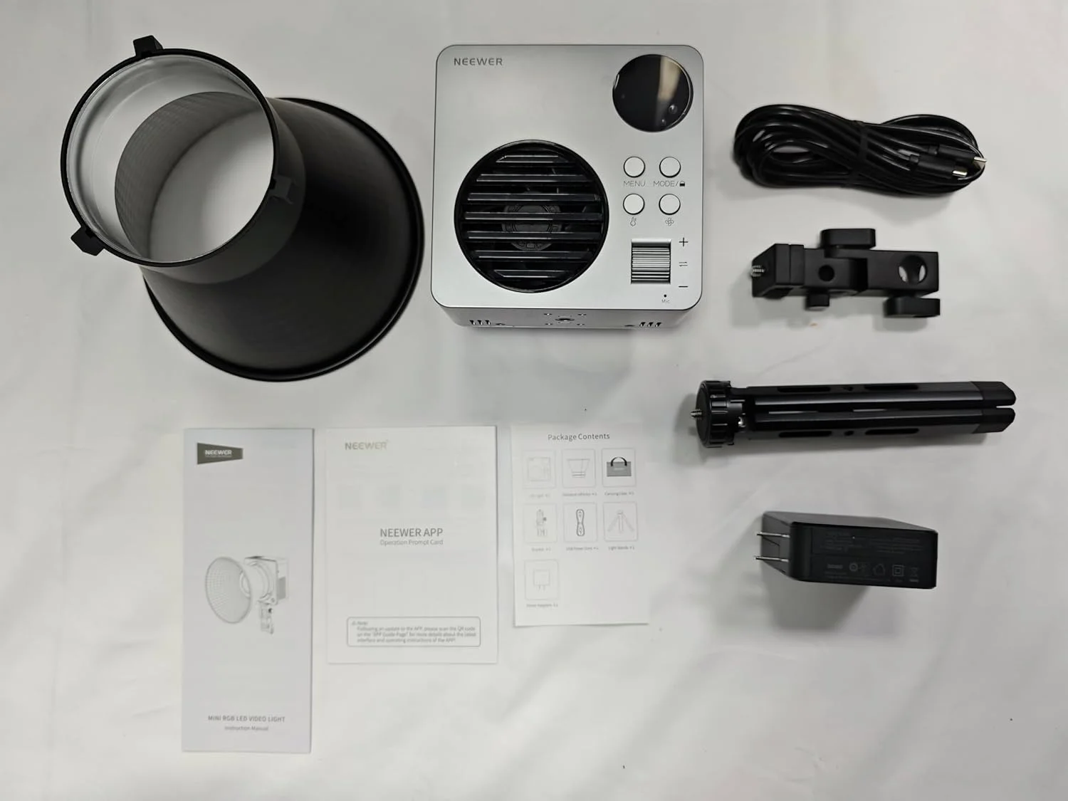 نور ویدئویی ال ای دی 80 واتی نیور با باتری 72 وات ساعت و آداپتور PD 100 واتی، کنترل از طریق اپلیکیشن/2.4G، نورپردازی خروجی مداوم COB مینی قابل حمل دو رنگ، 25500lx/1m، 2700-6500K، دیمینگ 0-100%، CRI95+، 13 صحنه، HB80B