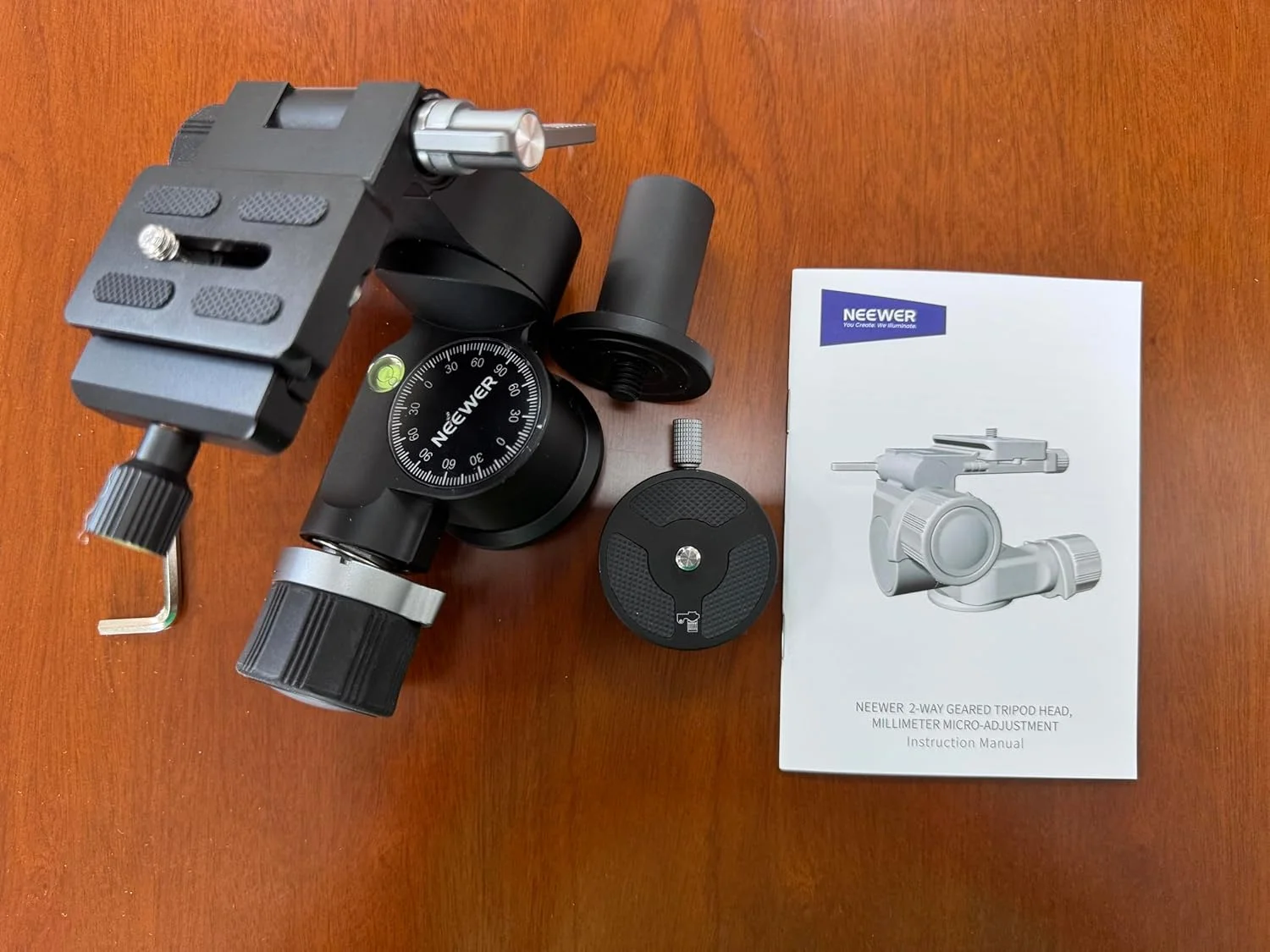 سر سه پایه دو طرفه NEEWER با تنظیم دقیق میلیمتری، سر پن تیلت آلیاژ آلومینیوم، صفحه QR نوع Arca پانوراما 360 درجه سازگار با دوربین های DSLR سونی کانن نیکون، حداکثر بار 6 کیلوگرم، TH14 سر سه پایه دو طرفه NEEWER با تنظیم دقیق میلیمتری، سر پن تیلت آلیاژ آلومینیوم، صفحه QR نوع Arca پانوراما 360 درجه سازگار با دوربین های DSLR سونی کانن نیکون، حداکثر بار 6 کیلوگرم، TH14