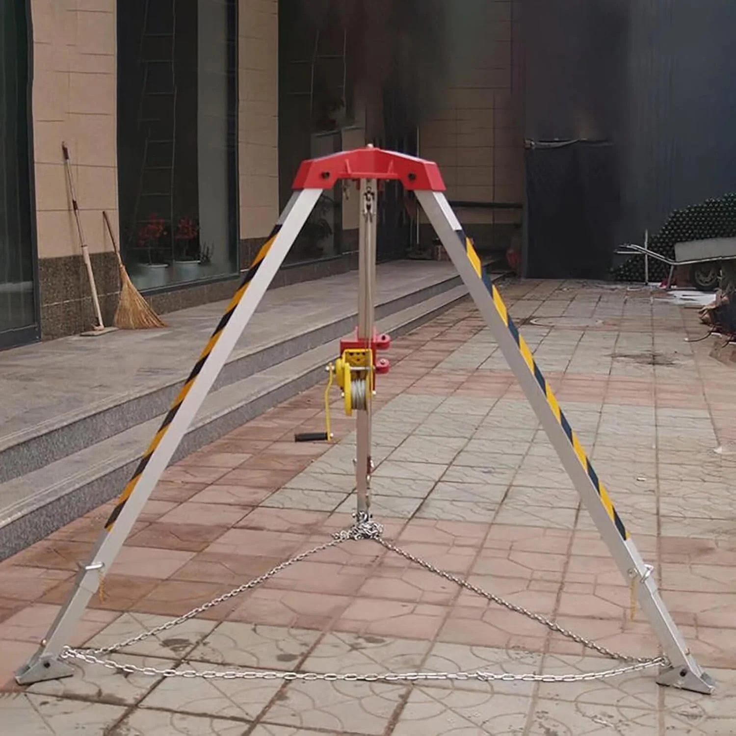 کیت سه پایه فضای محدود 2.1 متری با براکت و وینچ 816 کیلوگرمی، تجهیزات بالابر سه پایه صنعتی با پایه های قابل تنظیم، برای چاه های اکتشافی، تونل ها و فاضلاب